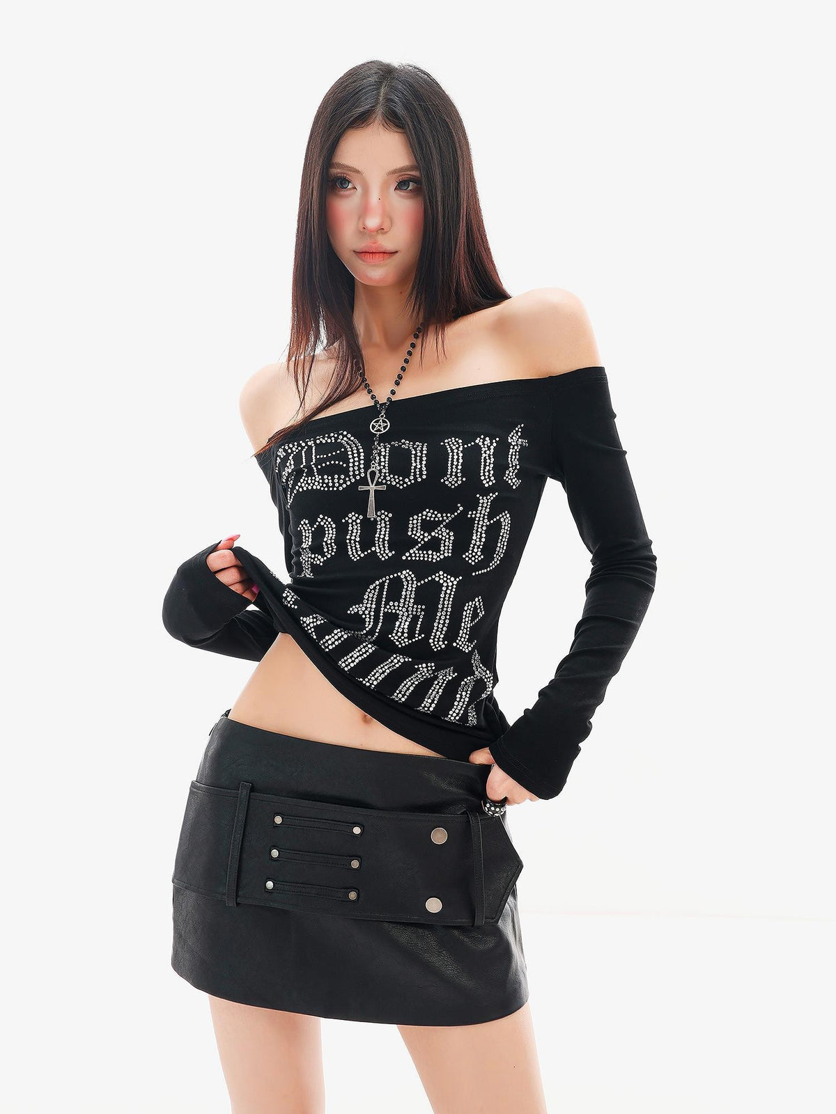 QIUQIU STUDIO Black Rhinestone Letter Off Shoulder Slim Fit Women&
