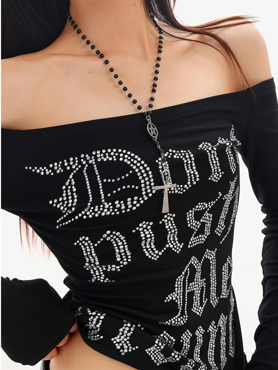 QIUQIU STUDIO Black Rhinestone Letter Off Shoulder Slim Fit Women&