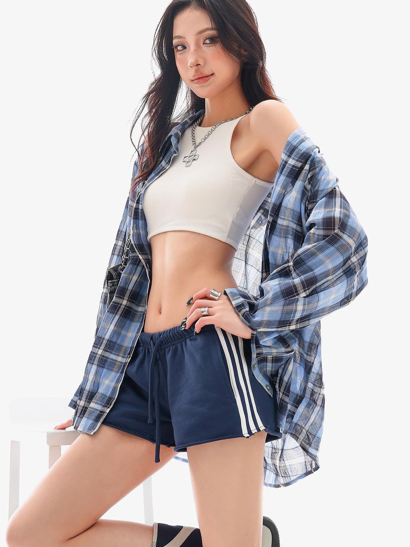 QIUQIU STUDIO Cropped Solid Round Neck Slim Fit Women&