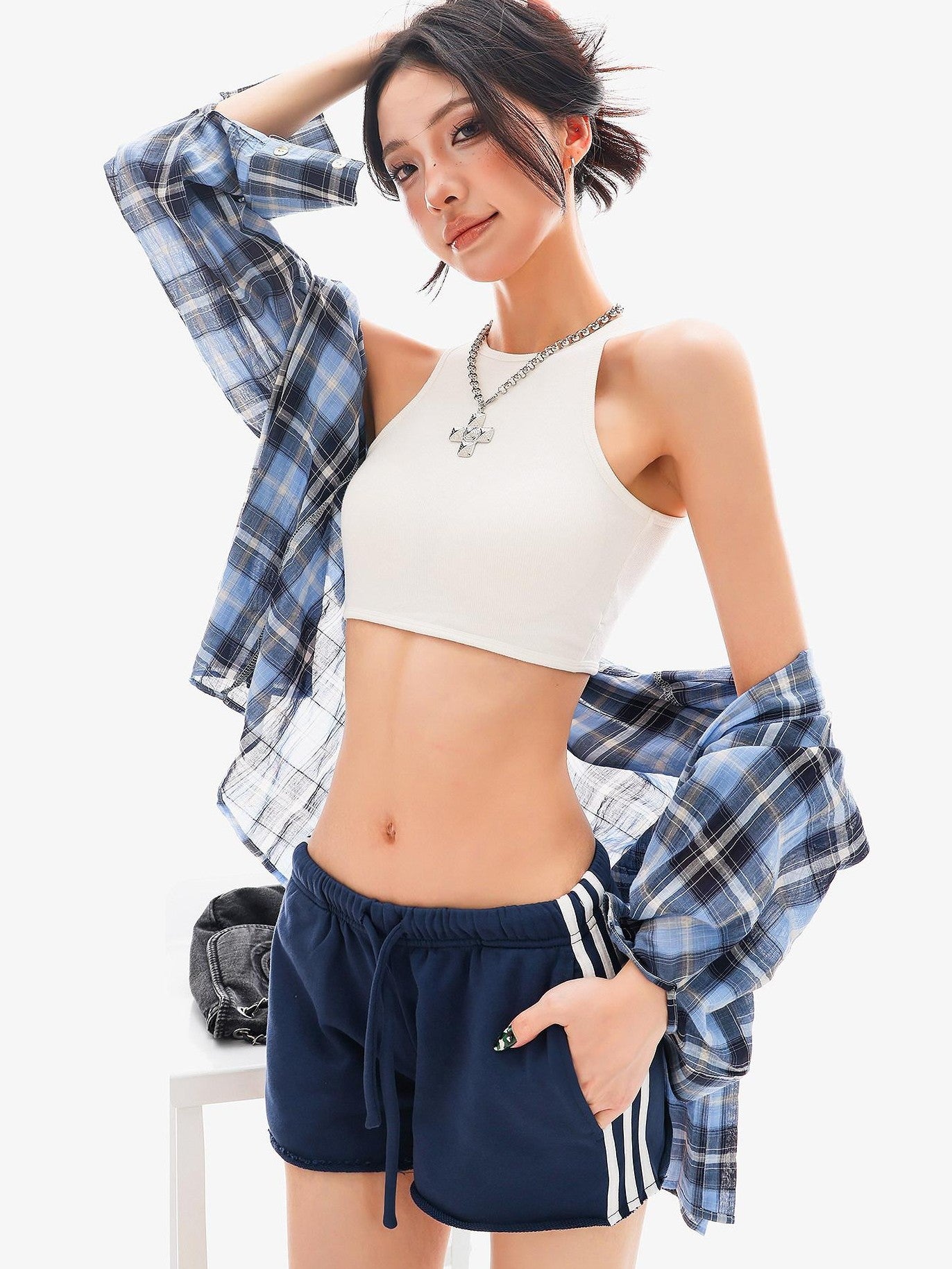 QIUQIU STUDIO Cropped Solid Round Neck Slim Fit Women&