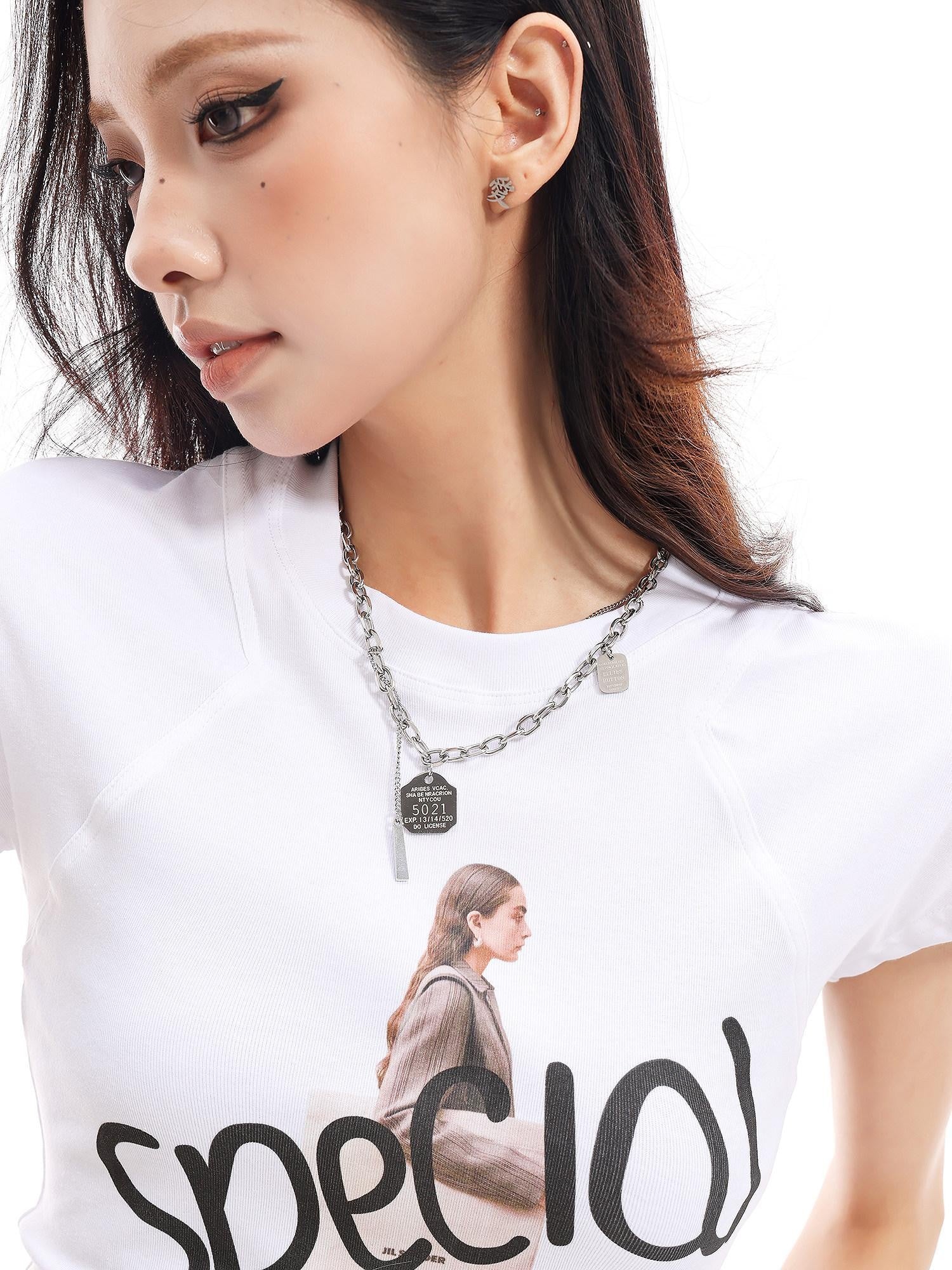 QIUQIU STUDIO Lettered Portrait Print Short Sleeve Slim Fit Round Neck Women&