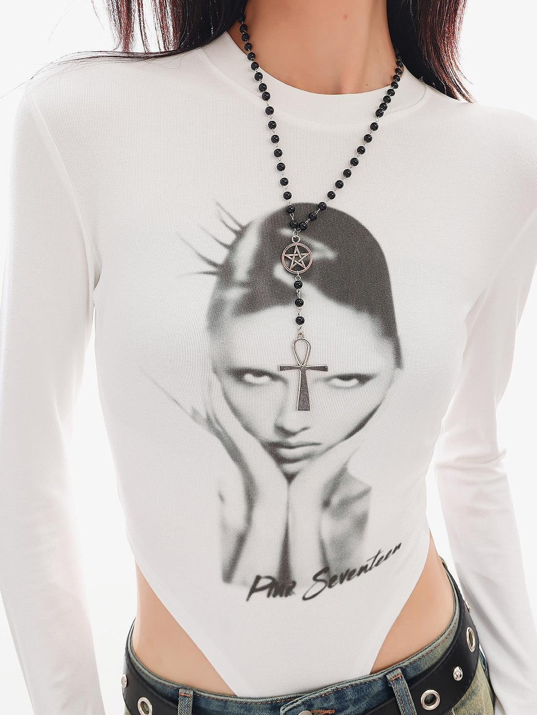 QIUQIU STUDIO Portrait Print Crew Neck Cropped Slim Fit Women&