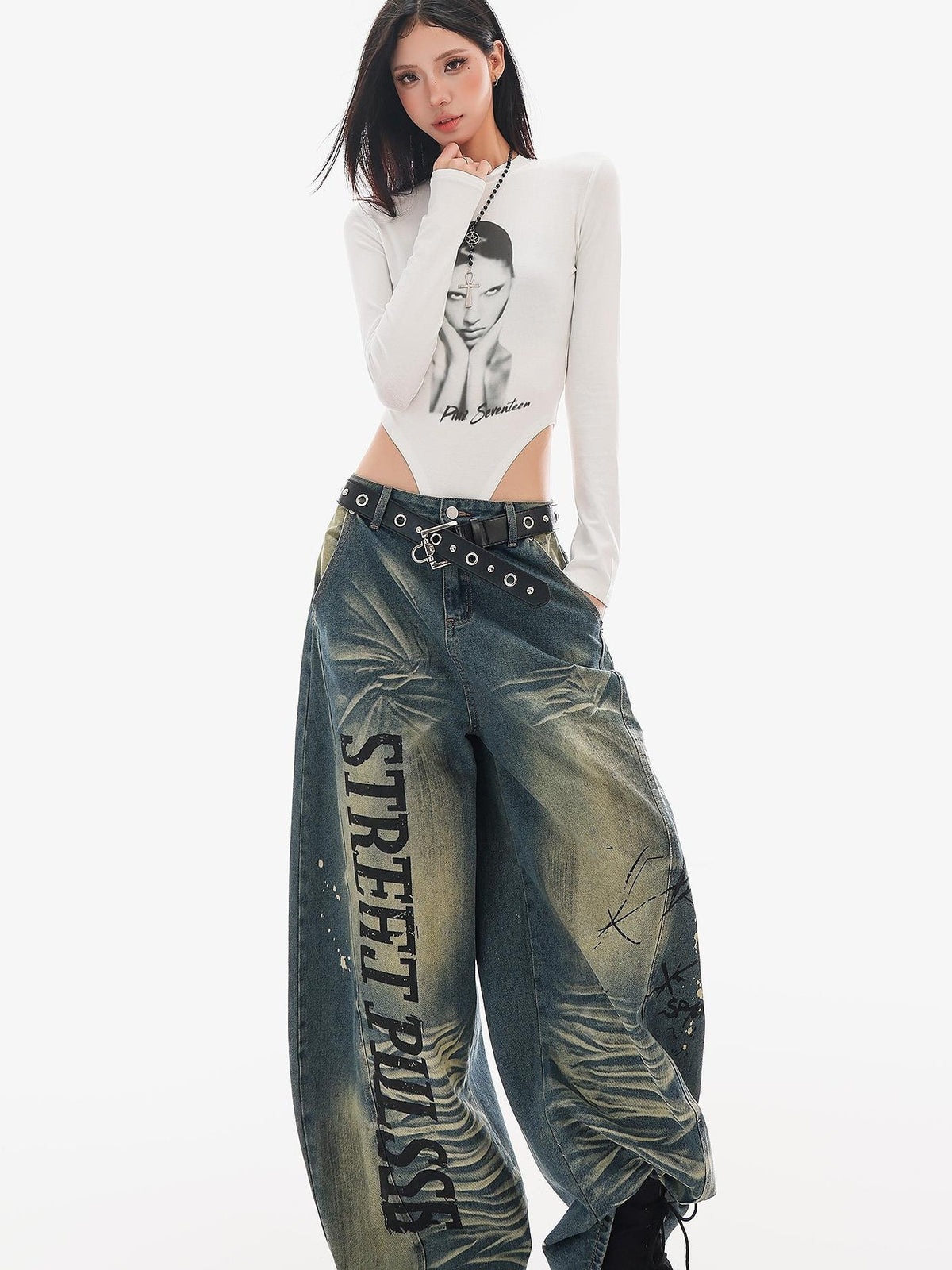QIUQIU STUDIO Portrait Print Crew Neck Cropped Slim Fit Women&