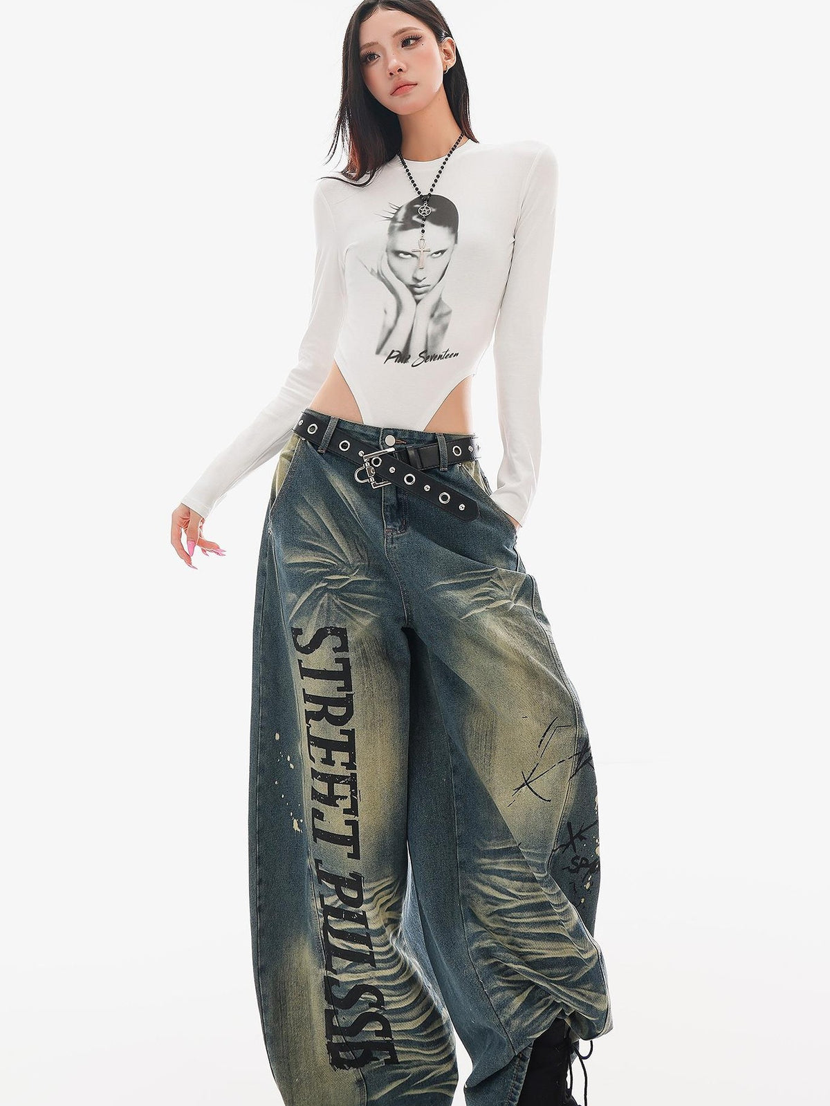 QIUQIU STUDIO Portrait Print Crew Neck Cropped Slim Fit Women&