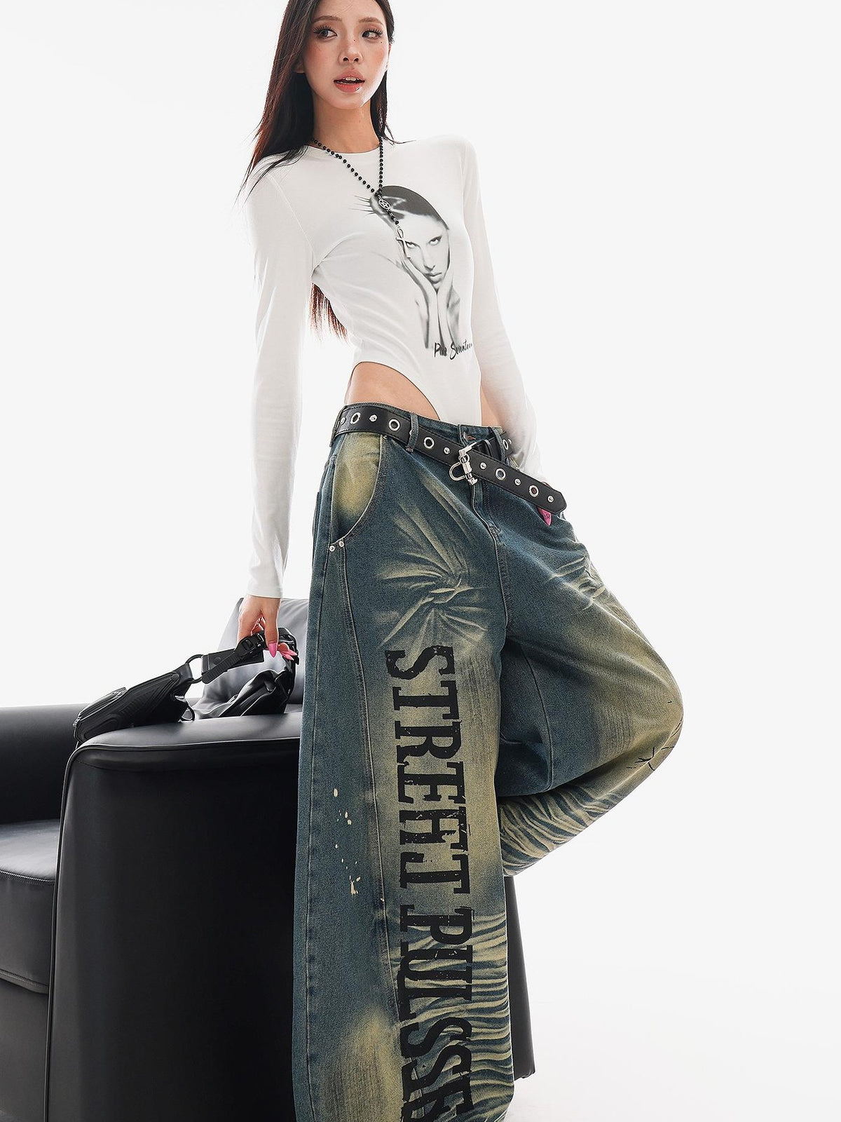 QIUQIU STUDIO Portrait Print Crew Neck Cropped Slim Fit Women&