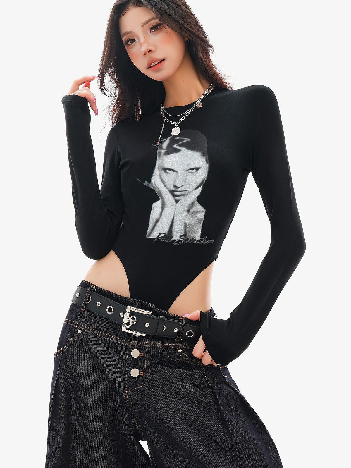 QIUQIU STUDIO Portrait Print Crew Neck Cropped Slim Fit Women&