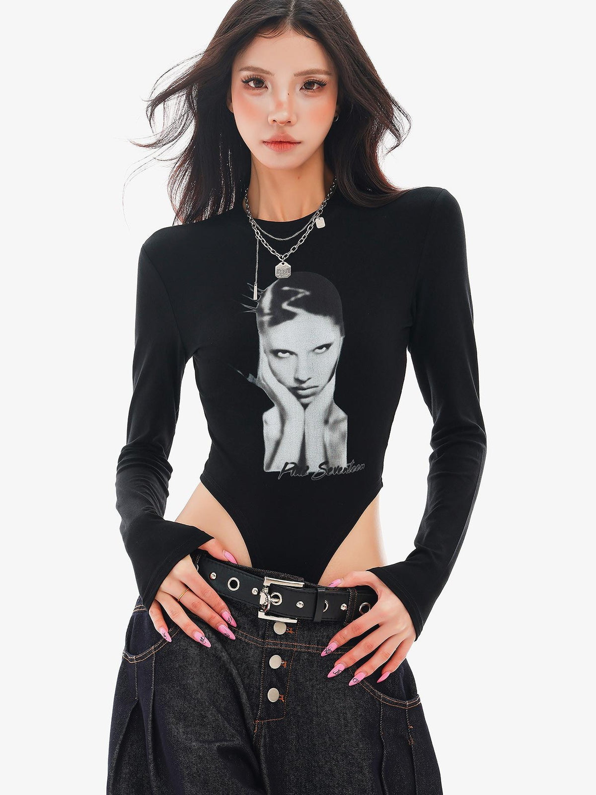 QIUQIU STUDIO Portrait Print Crew Neck Cropped Slim Fit Women&