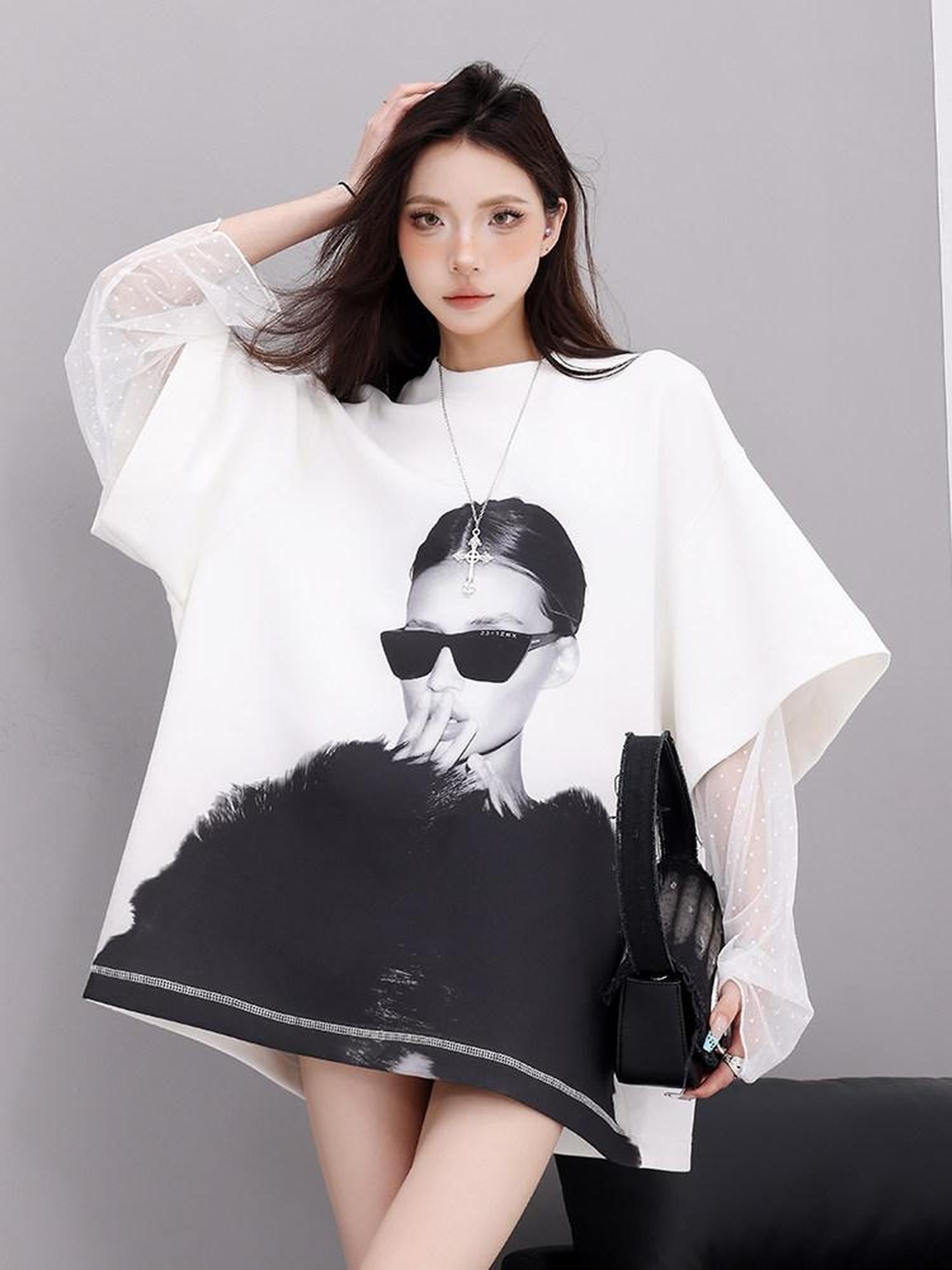 QIUQIU STUDIO Portrait Print Lace Splice Round Neck Long Sleeve Women&