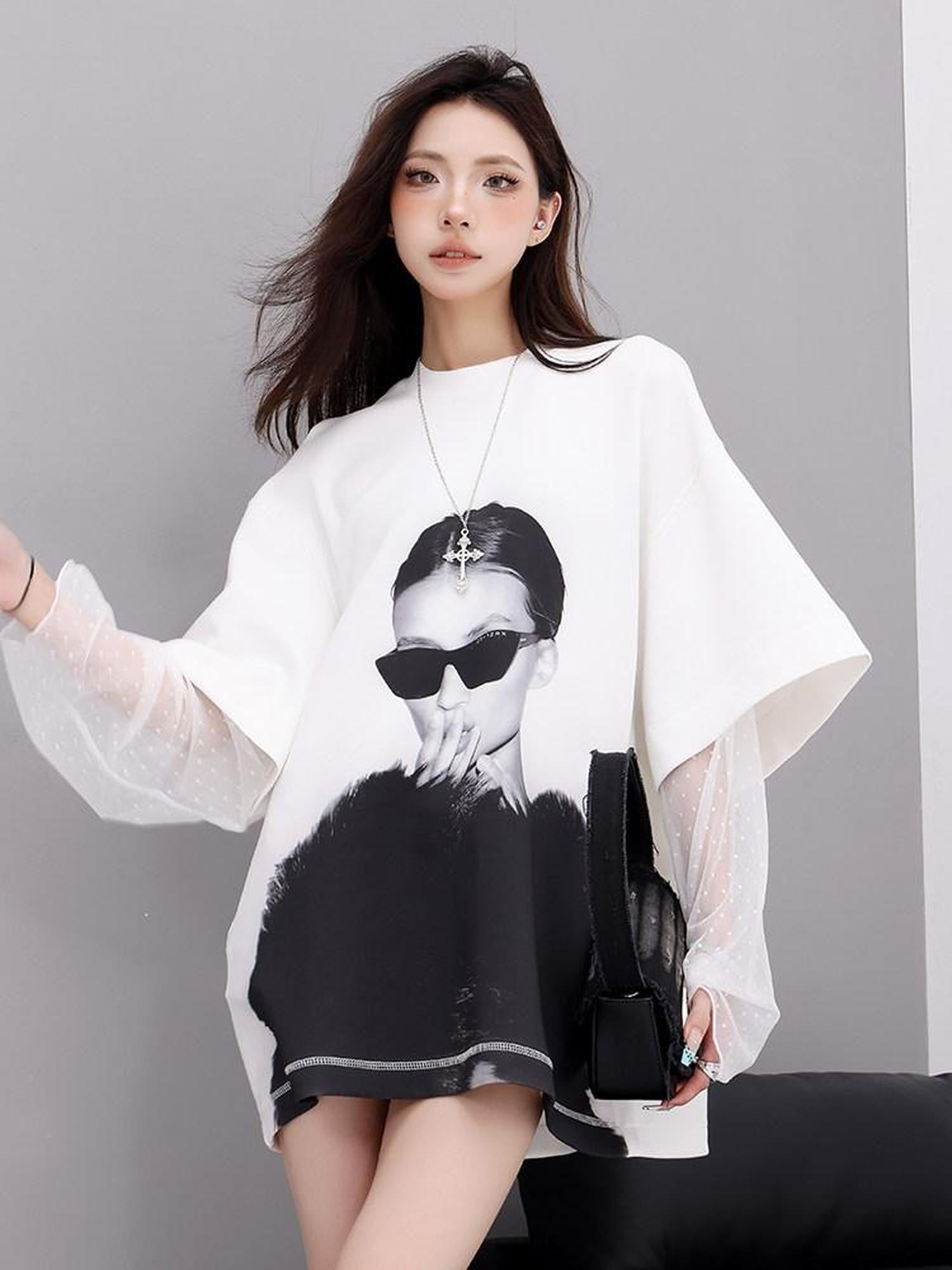 QIUQIU STUDIO Portrait Print Lace Splice Round Neck Long Sleeve Women&