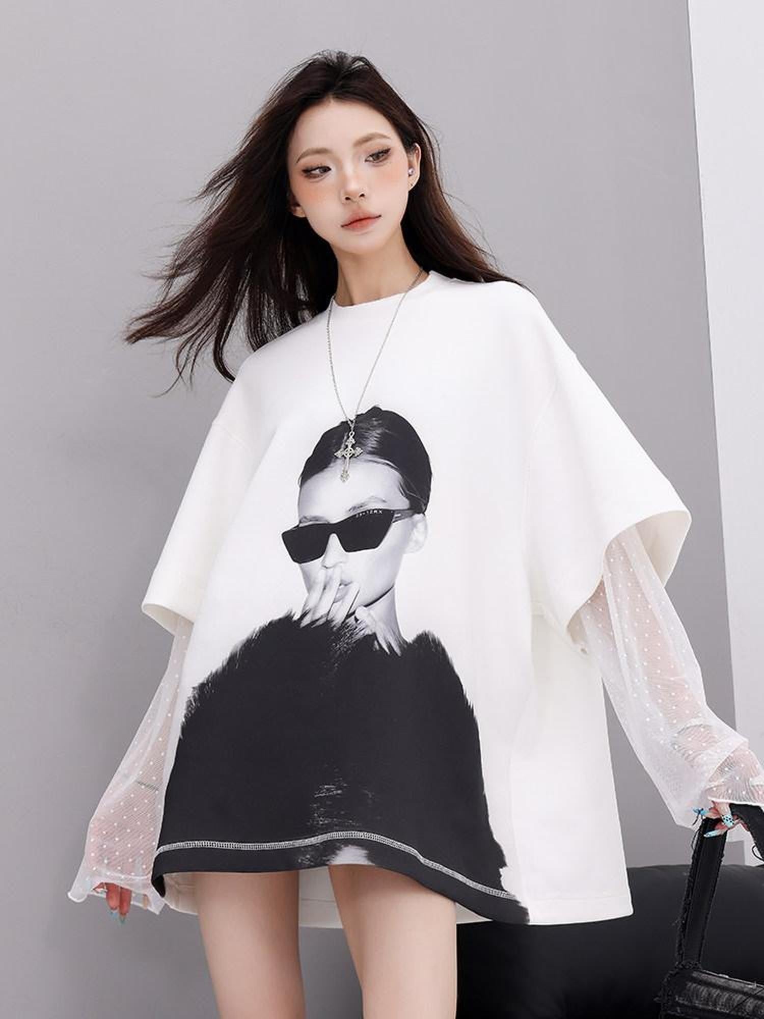 QIUQIU STUDIO Portrait Print Lace Splice Round Neck Long Sleeve Women&