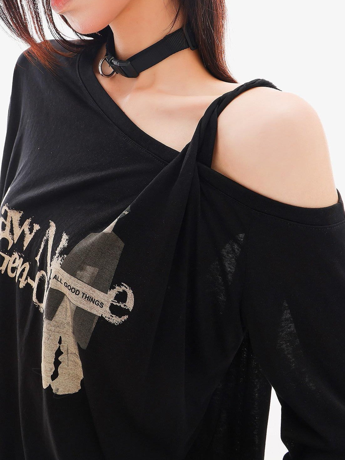 QIUQIU STUDIO Sheer One Shoulder Letter Portrait Print Women&
