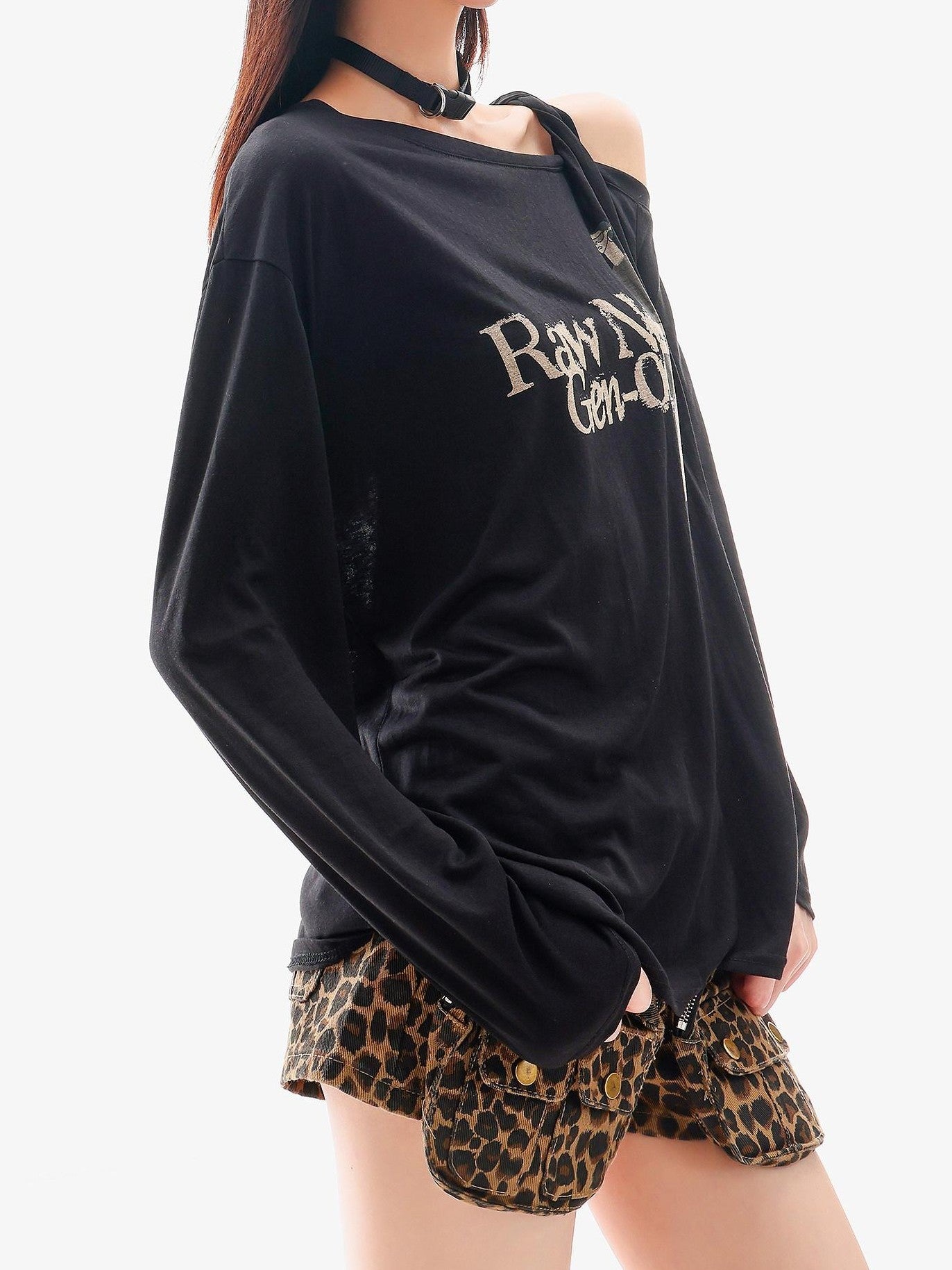 QIUQIU STUDIO Sheer One Shoulder Letter Portrait Print Women&