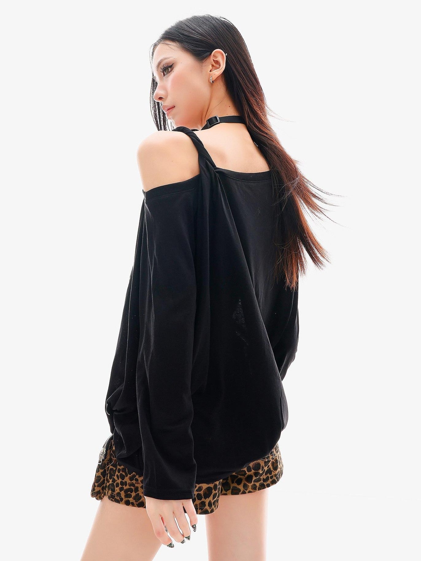 QIUQIU STUDIO Sheer One Shoulder Letter Portrait Print Women&