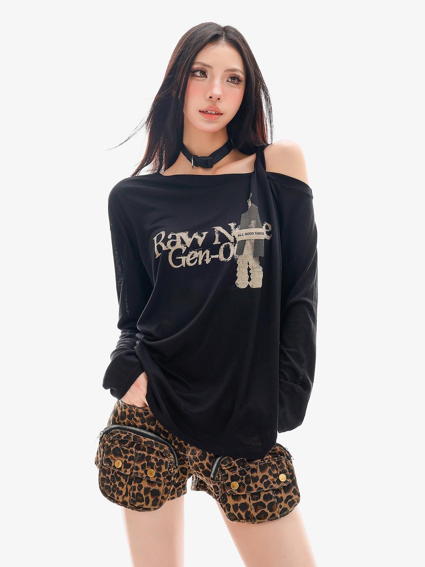 QIUQIU STUDIO Sheer One Shoulder Letter Portrait Print Women&