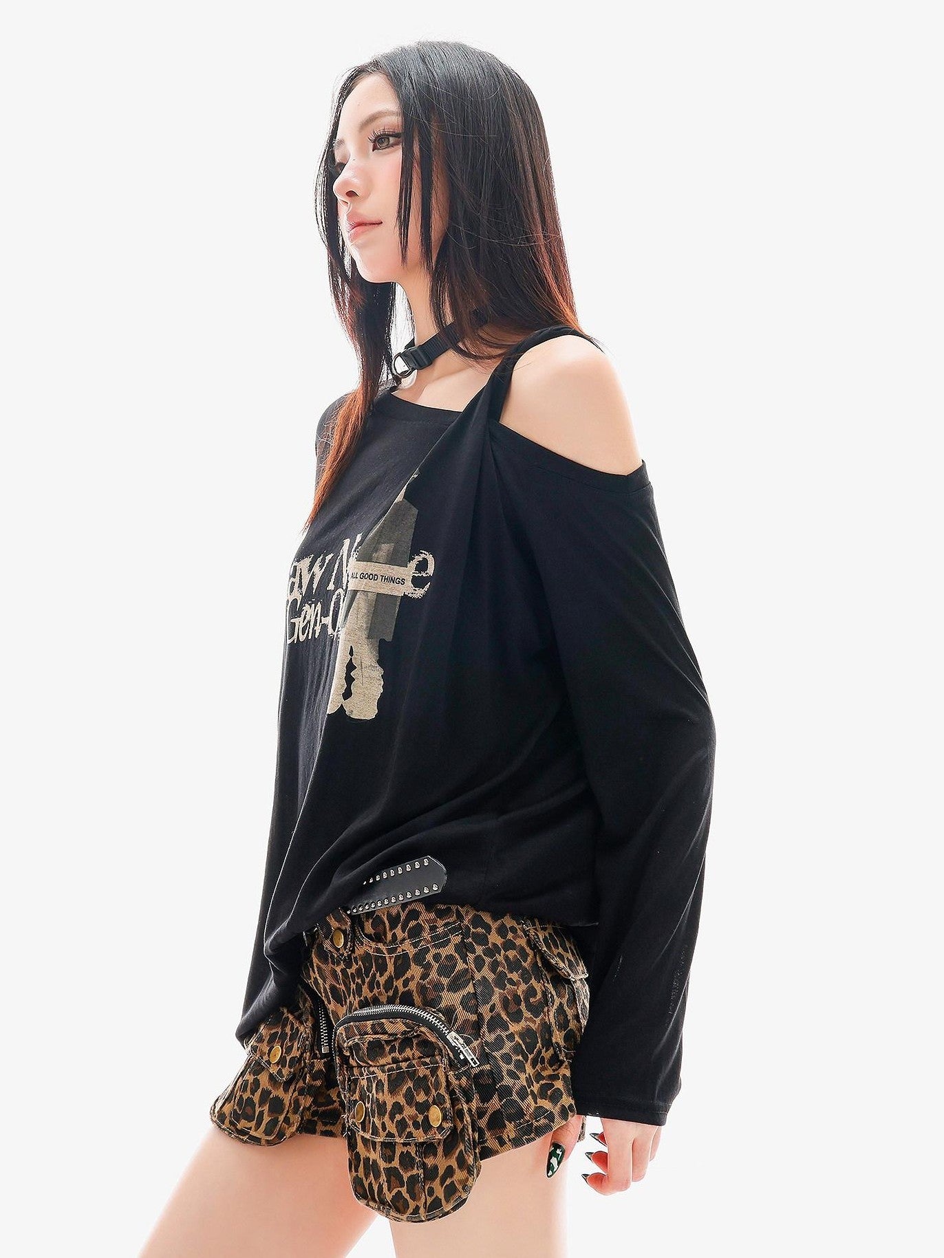QIUQIU STUDIO Sheer One Shoulder Letter Portrait Print Women&