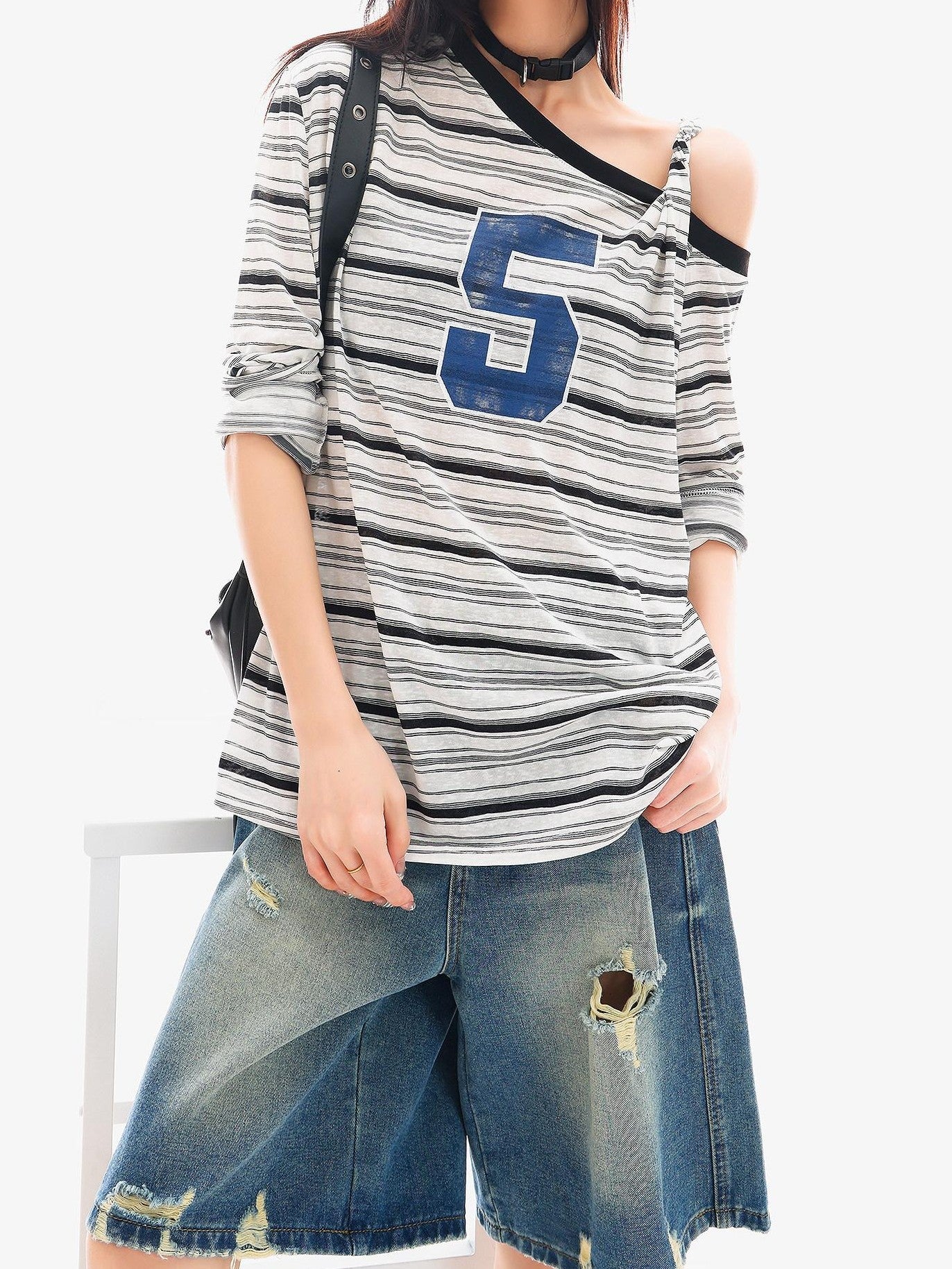 QIUQIU STUDIO Striped Lettering Print Asymmetric Shoulder Loose Women&