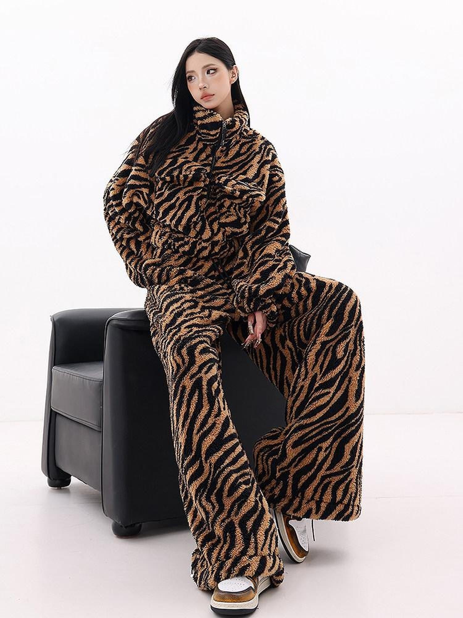 QIUQIU STUDIO Tiger Print Contrast Stand Collar Fleece Lined Relaxed Women&