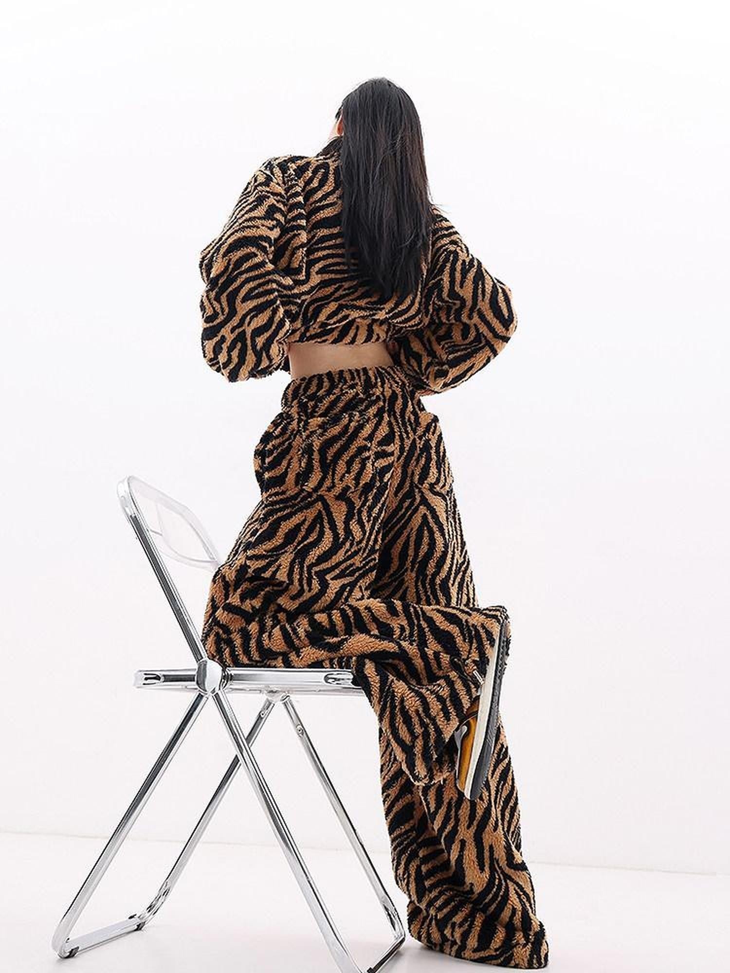 QIUQIU STUDIO Tiger Print Contrast Stand Collar Fleece Lined Relaxed Women&