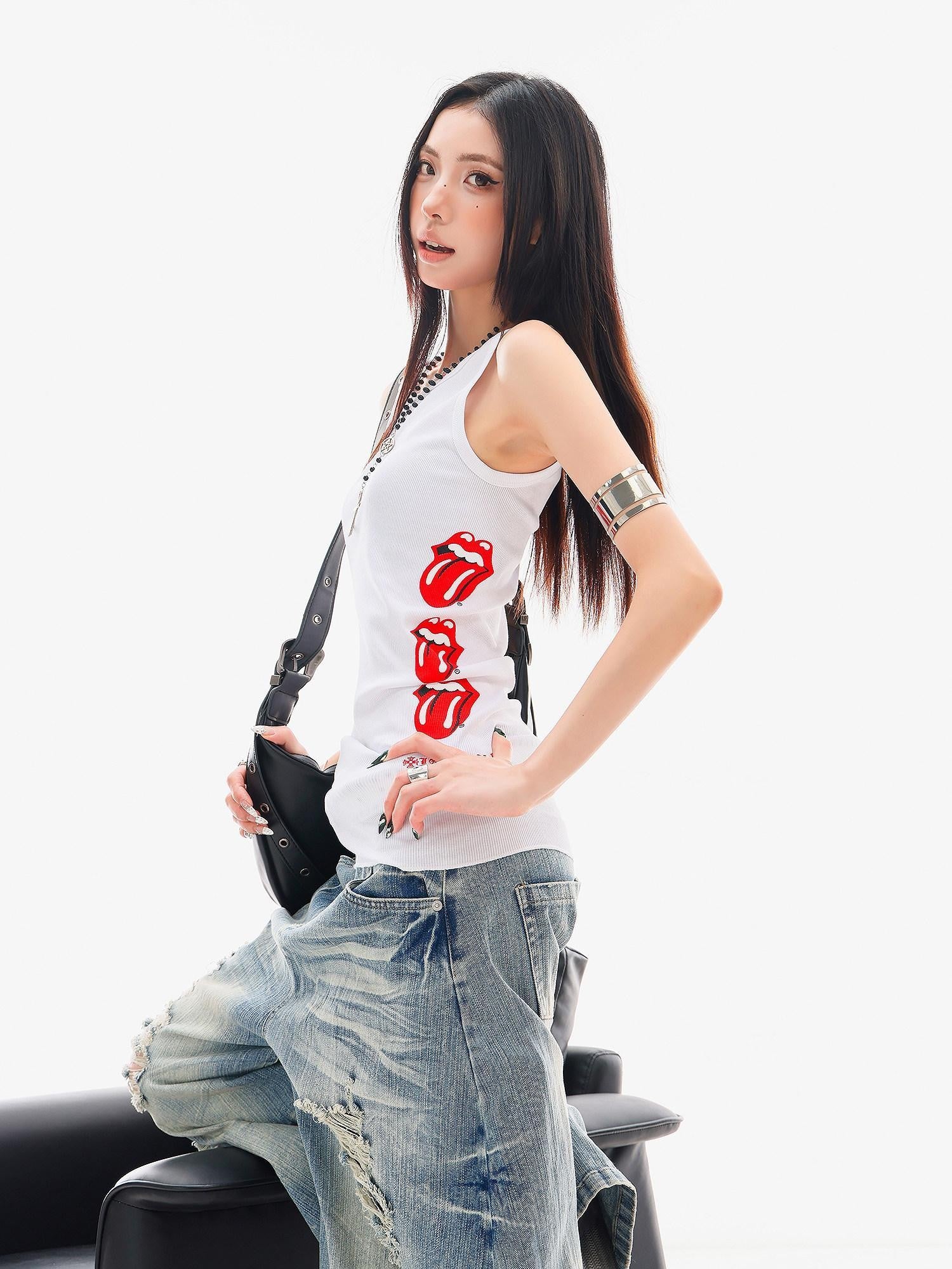 QIUQIU STUDIO White Red Lip Print Knitted Slim Fit Padded Women&