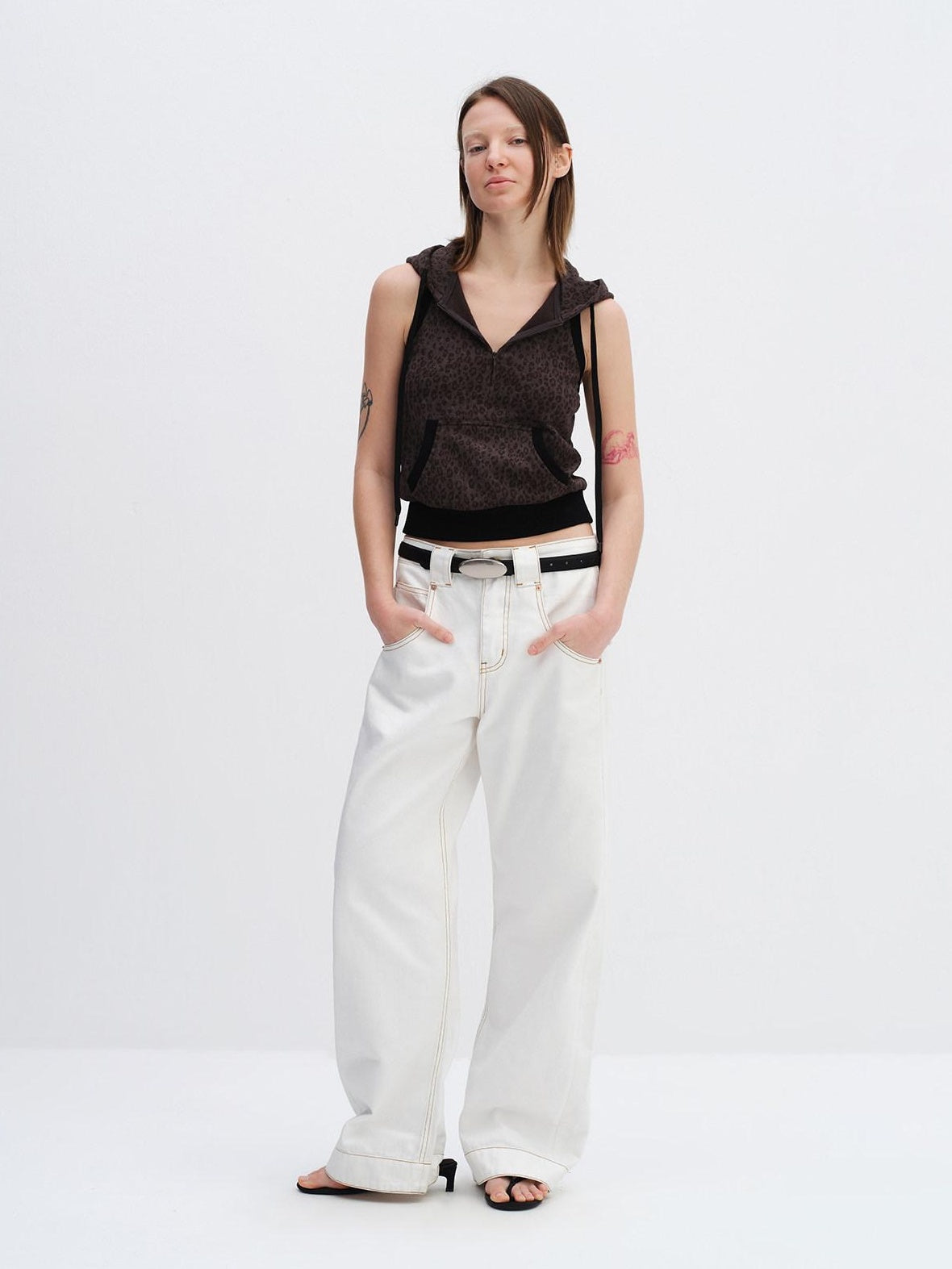 RUN TO THE FUTURE 96% Cotton Tailored Androgynous Natural Waist White Wide-Leg Jeans