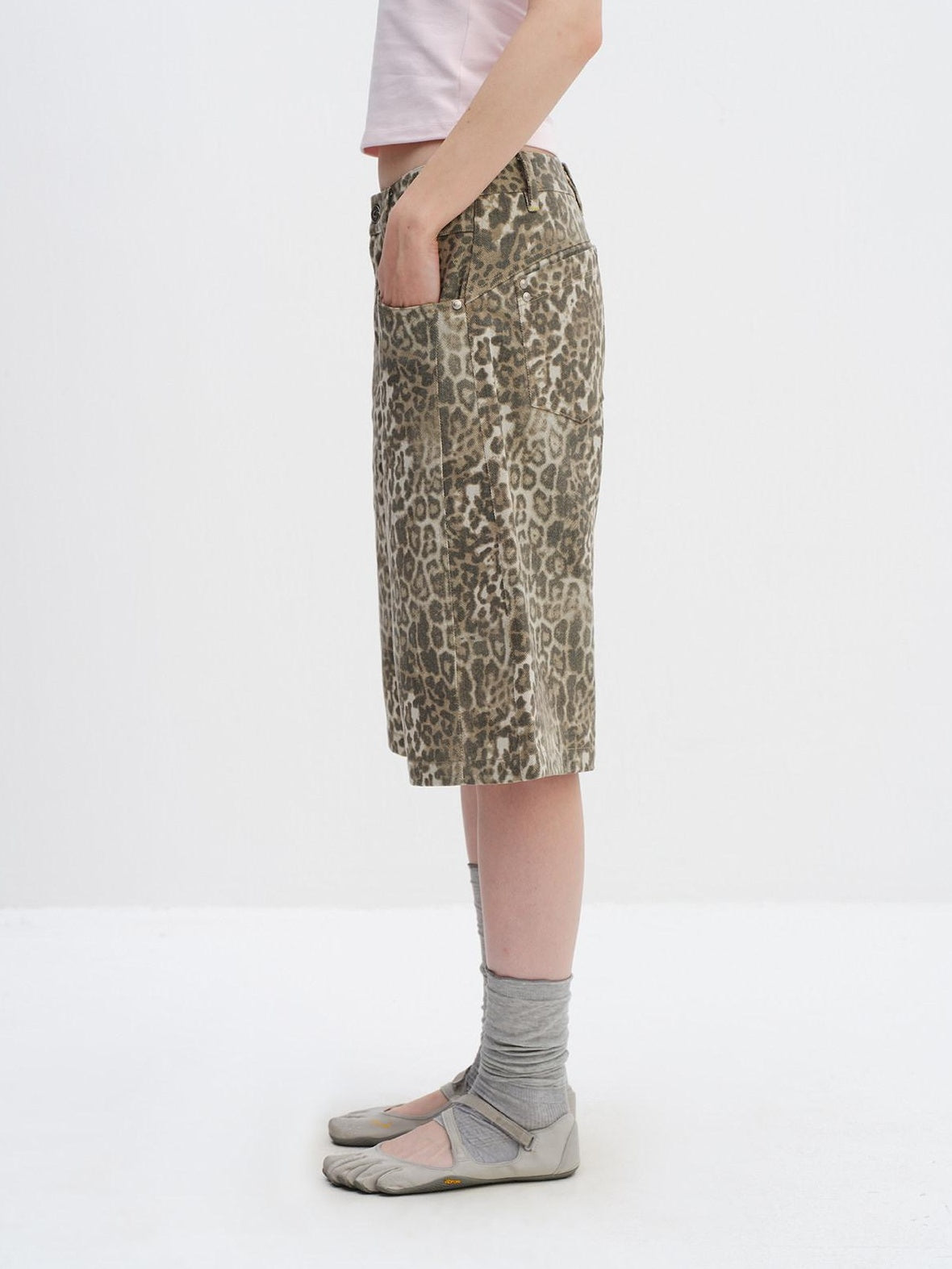 RUN TO THE FUTURE Leopard Print Vintage Pocket Mid Rise Wide Leg Casual Unisex Chino Shorts