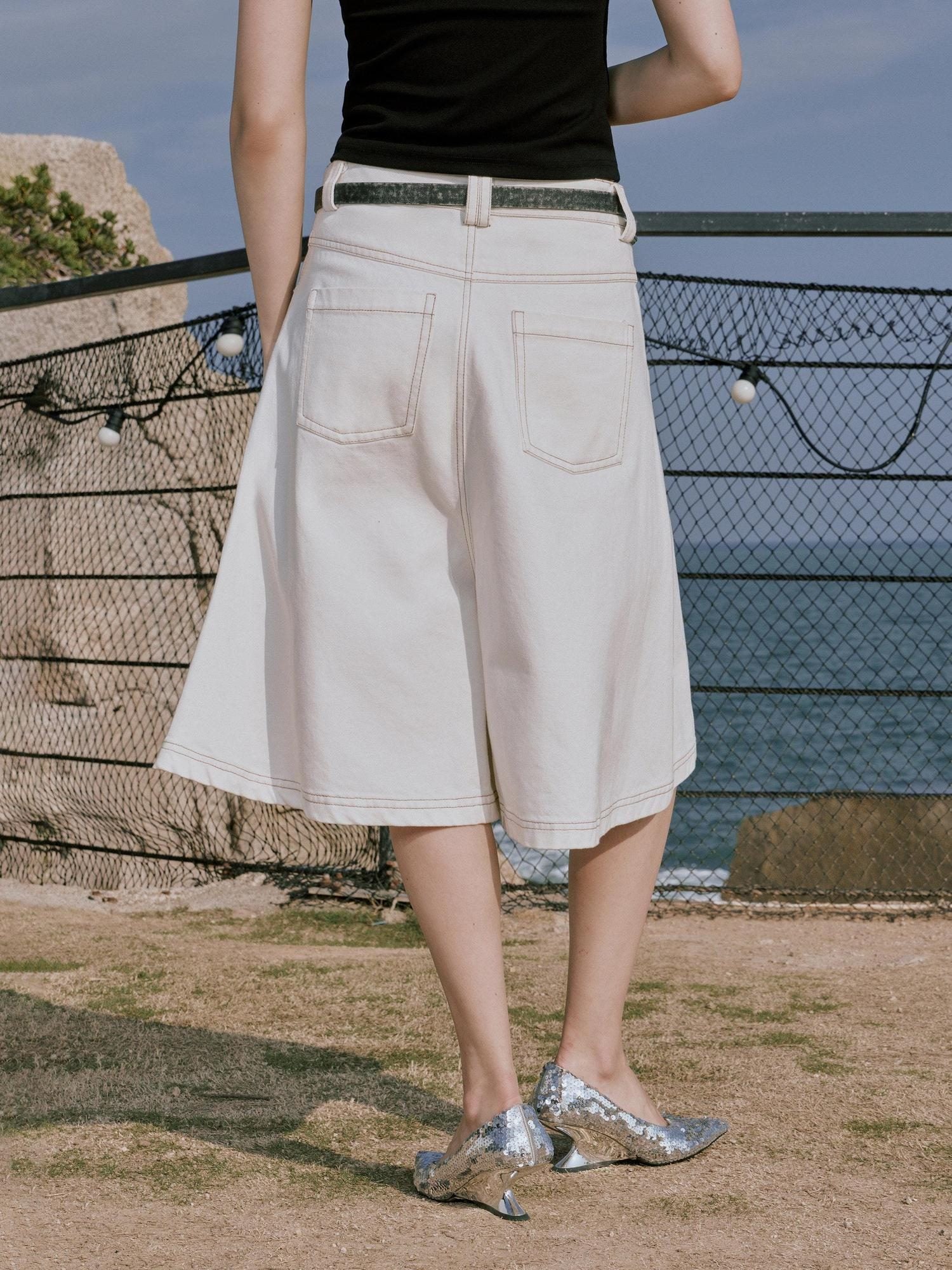 RUN TO THE FUTURE Pure Cotton Low Rise Minimal Straight Pockets Women Ivory Denim Shorts