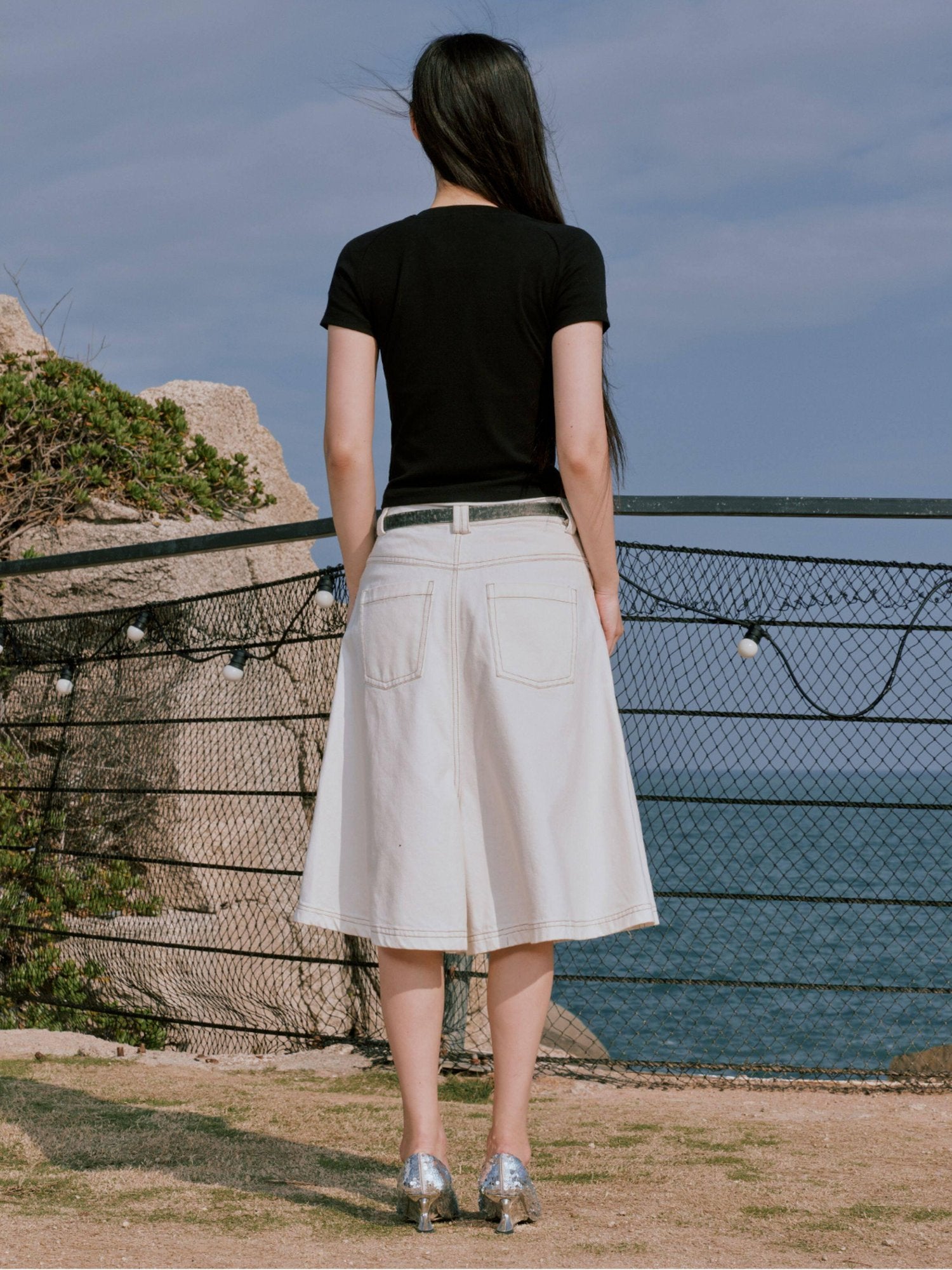 RUN TO THE FUTURE Pure Cotton Low Rise Minimal Straight Pockets Women Ivory Denim Shorts