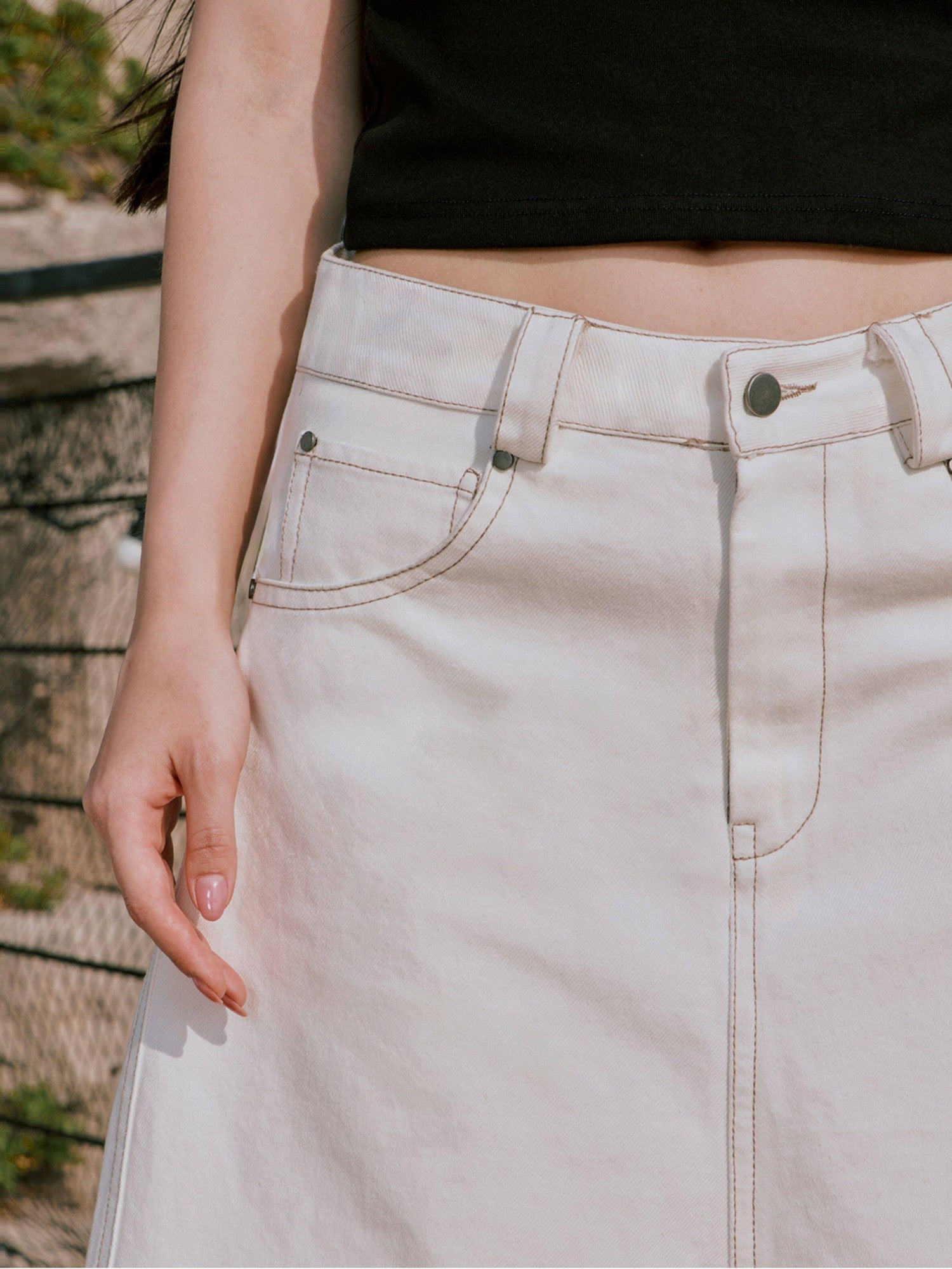 RUN TO THE FUTURE Pure Cotton Low Rise Minimal Straight Pockets Women Ivory Denim Shorts