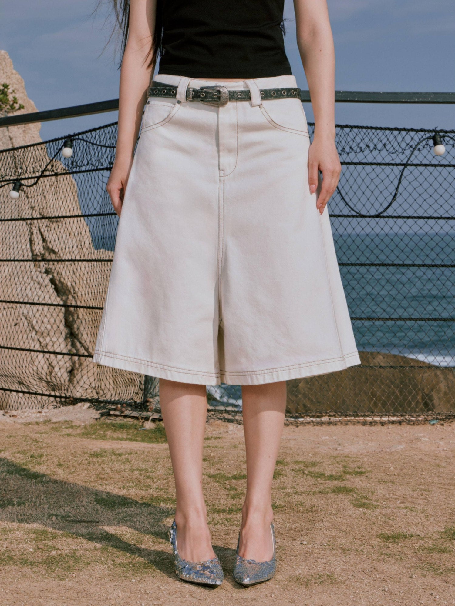 RUN TO THE FUTURE Pure Cotton Low Rise Minimal Straight Pockets Women Ivory Denim Shorts