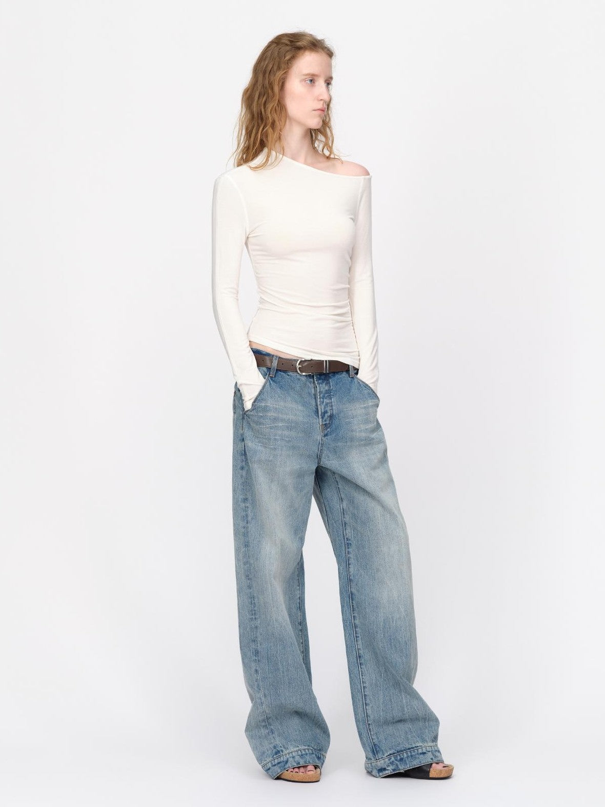RUN TO THE FUTURE Vintage Wash Distressed Low Rise Loose Fit Women&