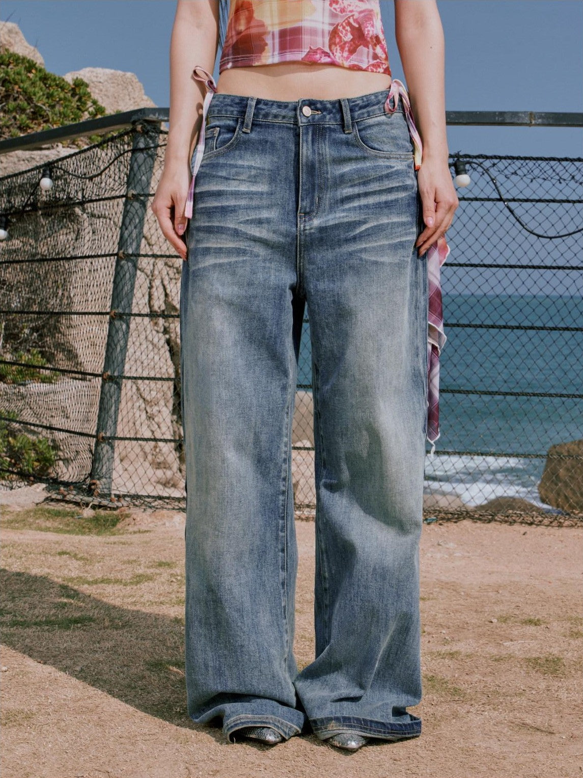RUN TO THE FUTURE Vintage Whiskered Low Rise Loose Fit Women Denim Zipper Fly Straight Jeans