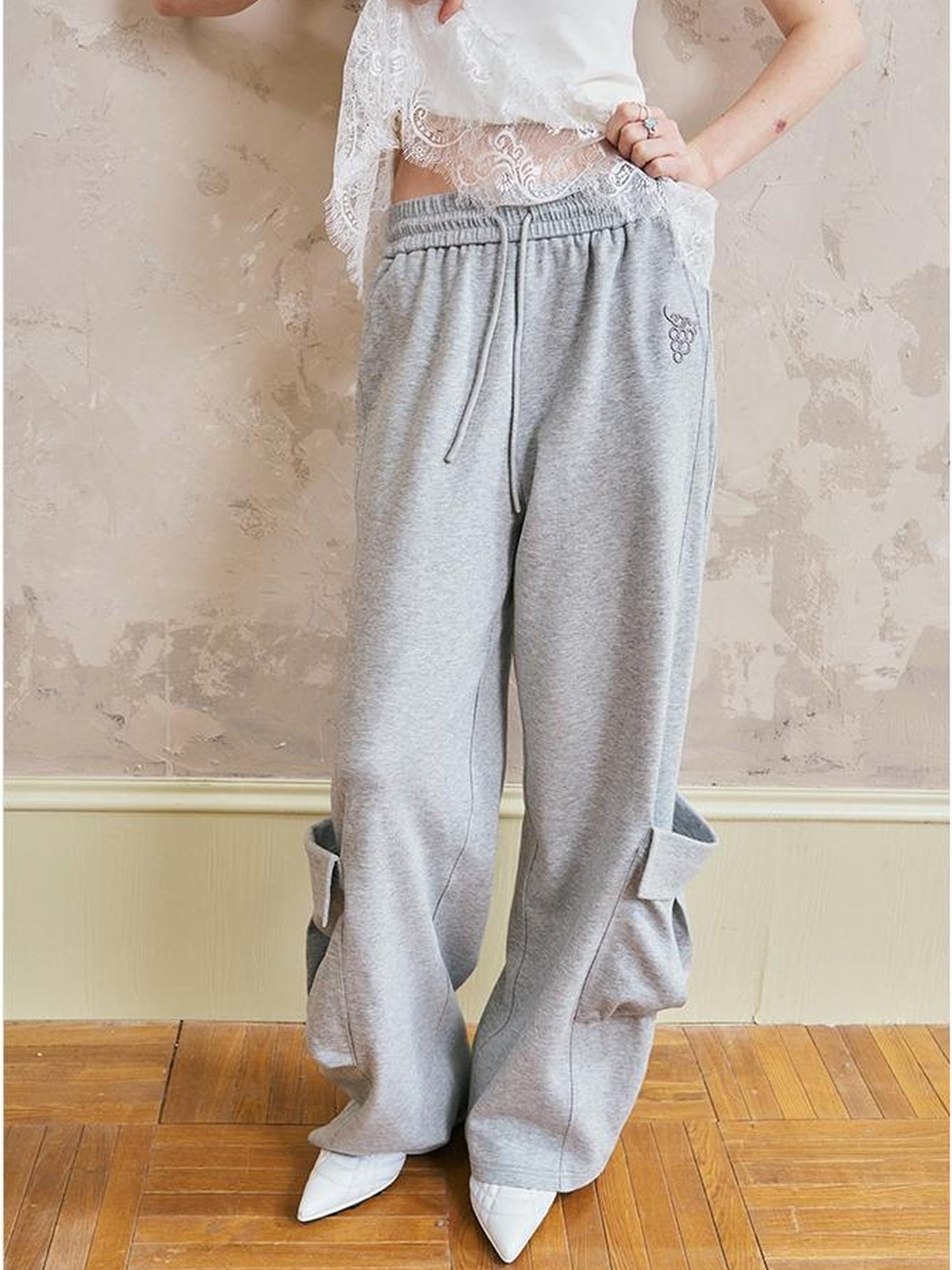 DIDDI MODA Relaxed Cargo Jogger With Embroidered Grapes