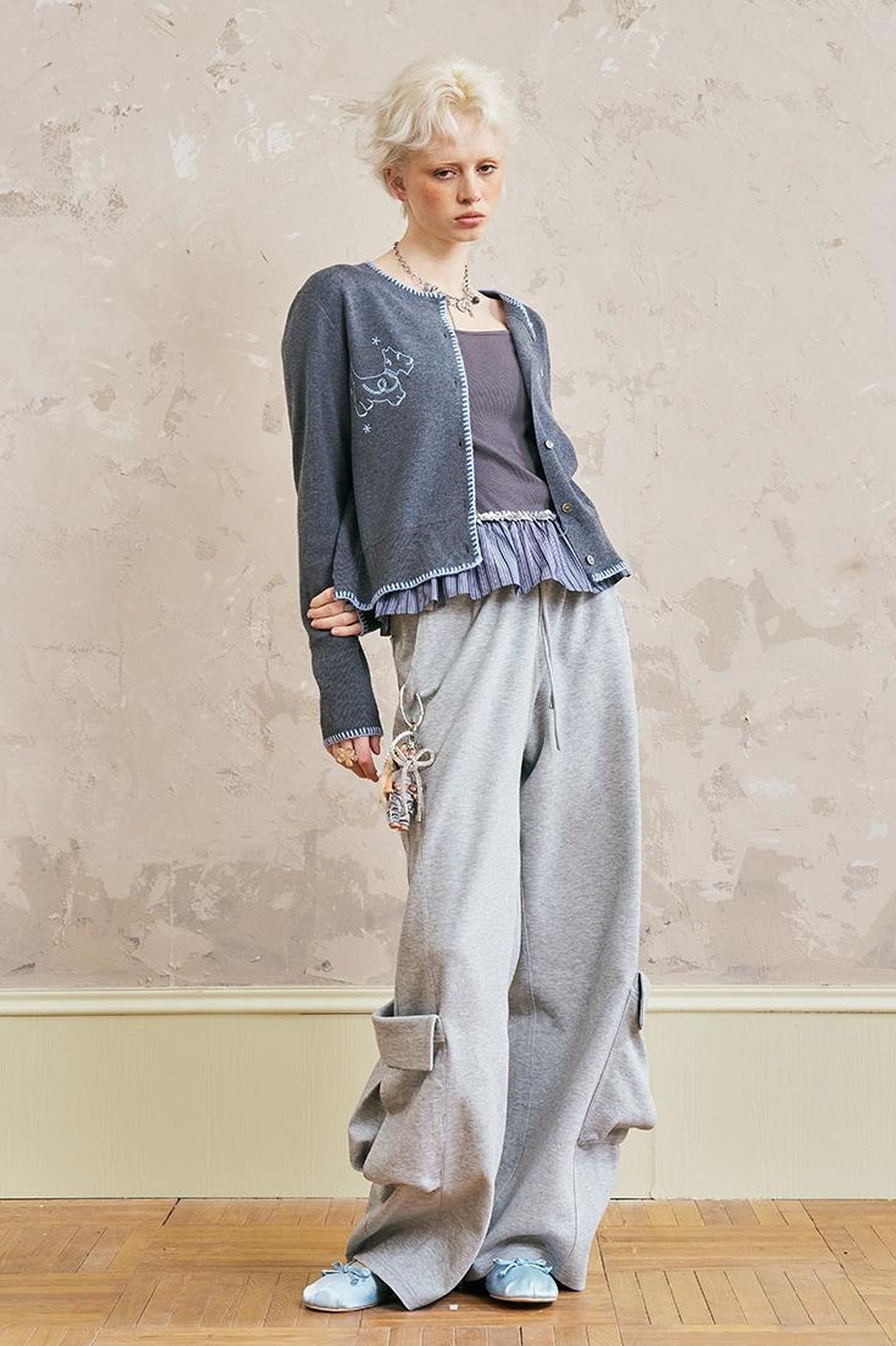 DIDDI MODA Relaxed Cargo Jogger With Embroidered Grapes