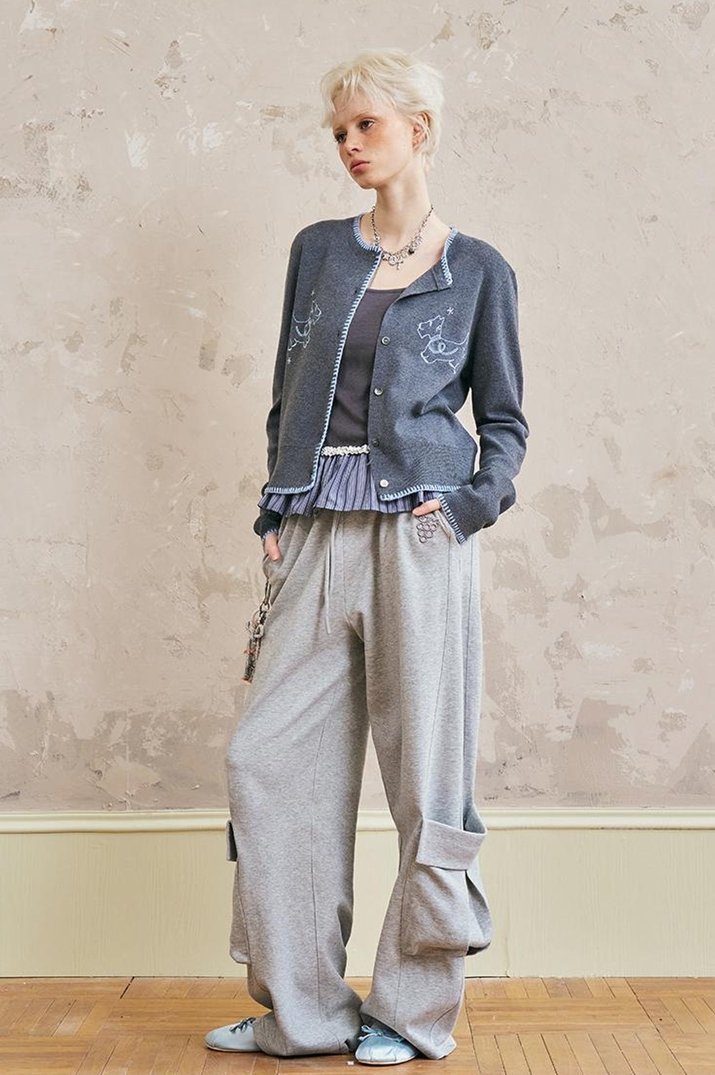 DIDDI MODA Relaxed Cargo Jogger With Embroidered Grapes