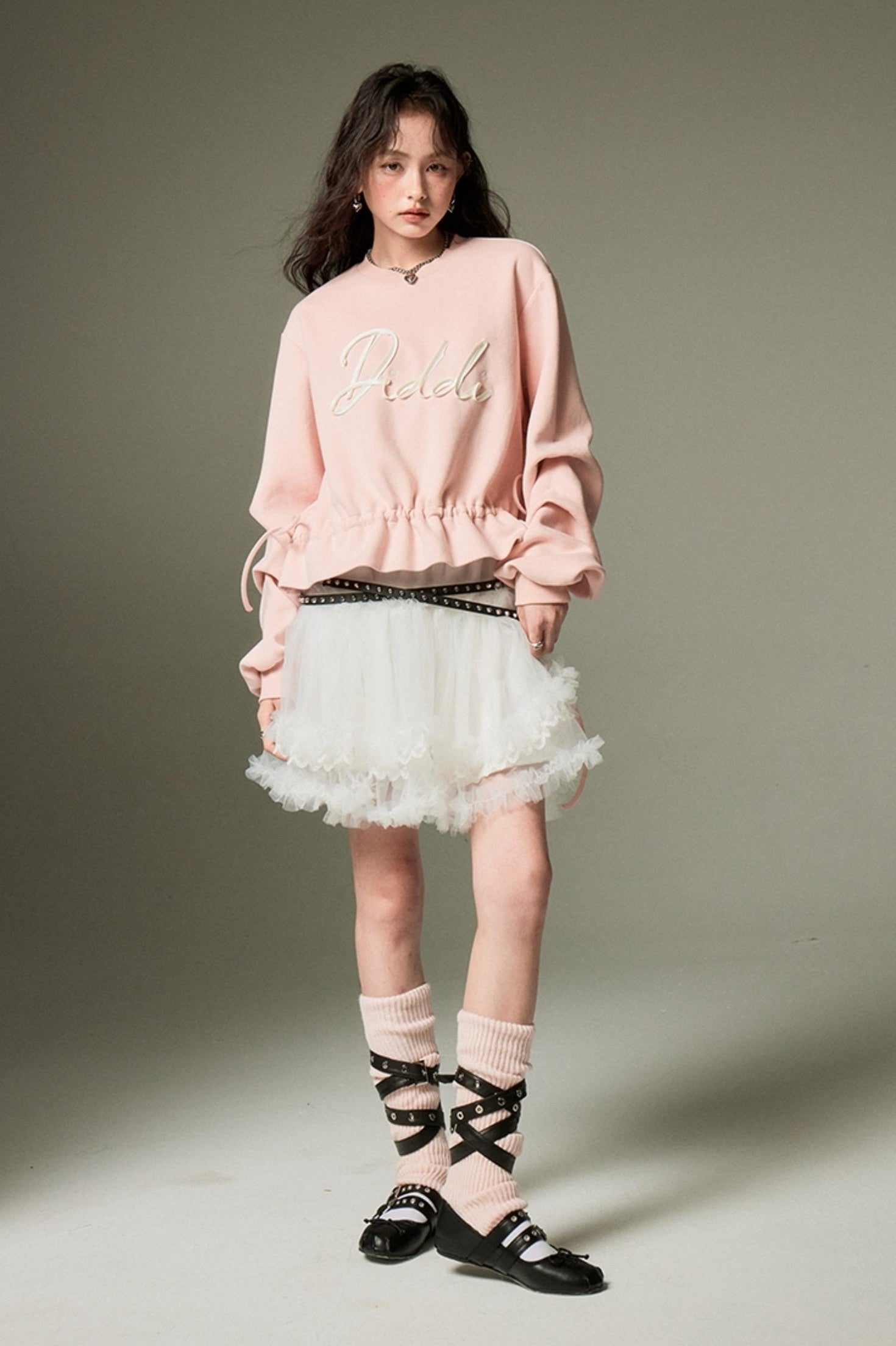 DIDDI MODA Ribbon Embroidered Cropped Sweatshirt With Stacked Sleeves