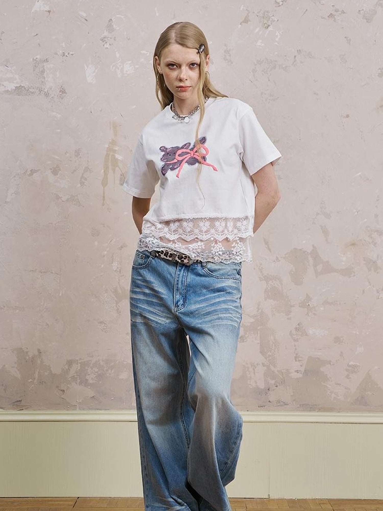 DIDDI MODA Running Dog Lace Trim Cotton Tee