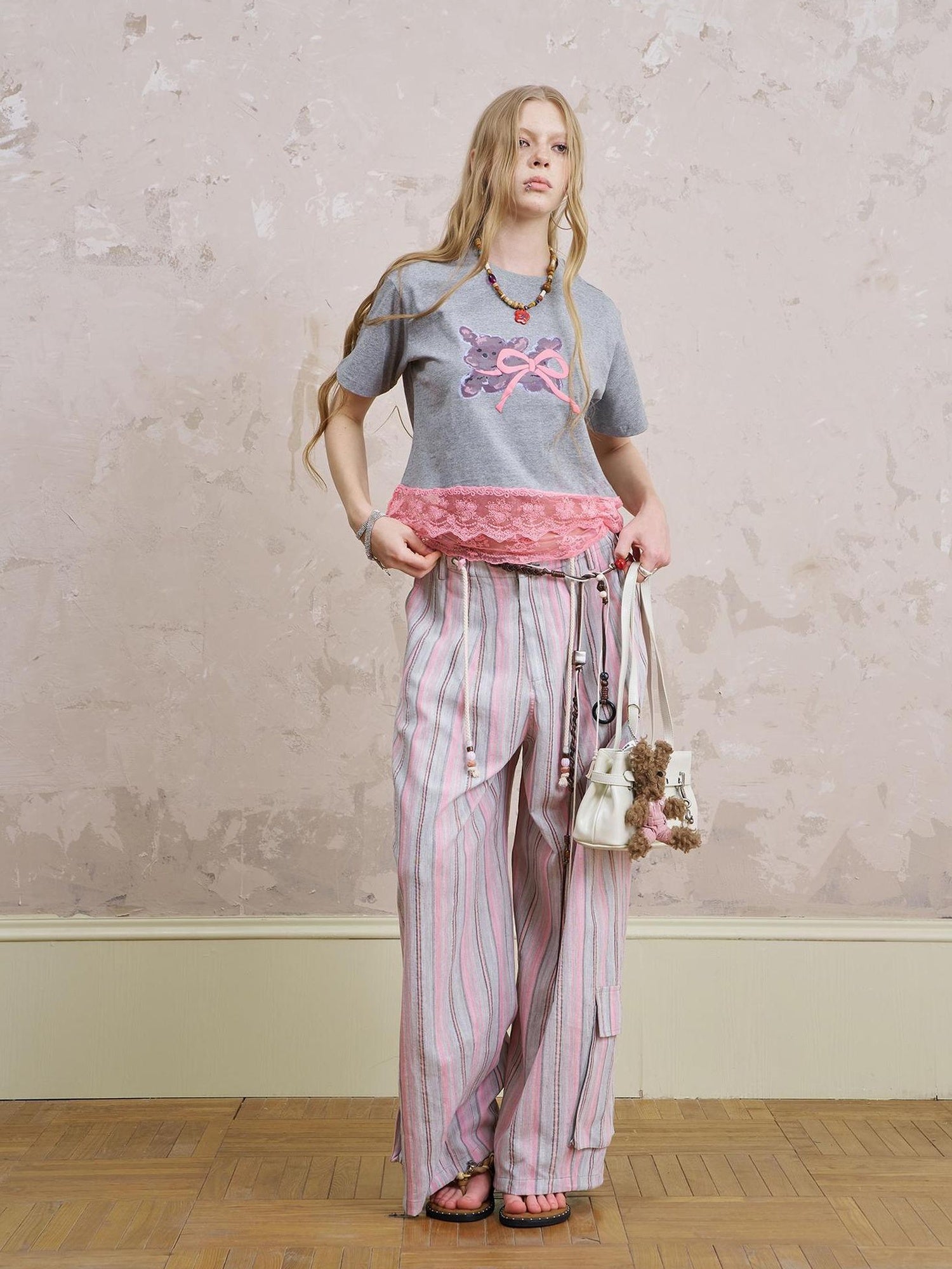 DIDDI MODA Running Dog Lace Trim Cotton Tee