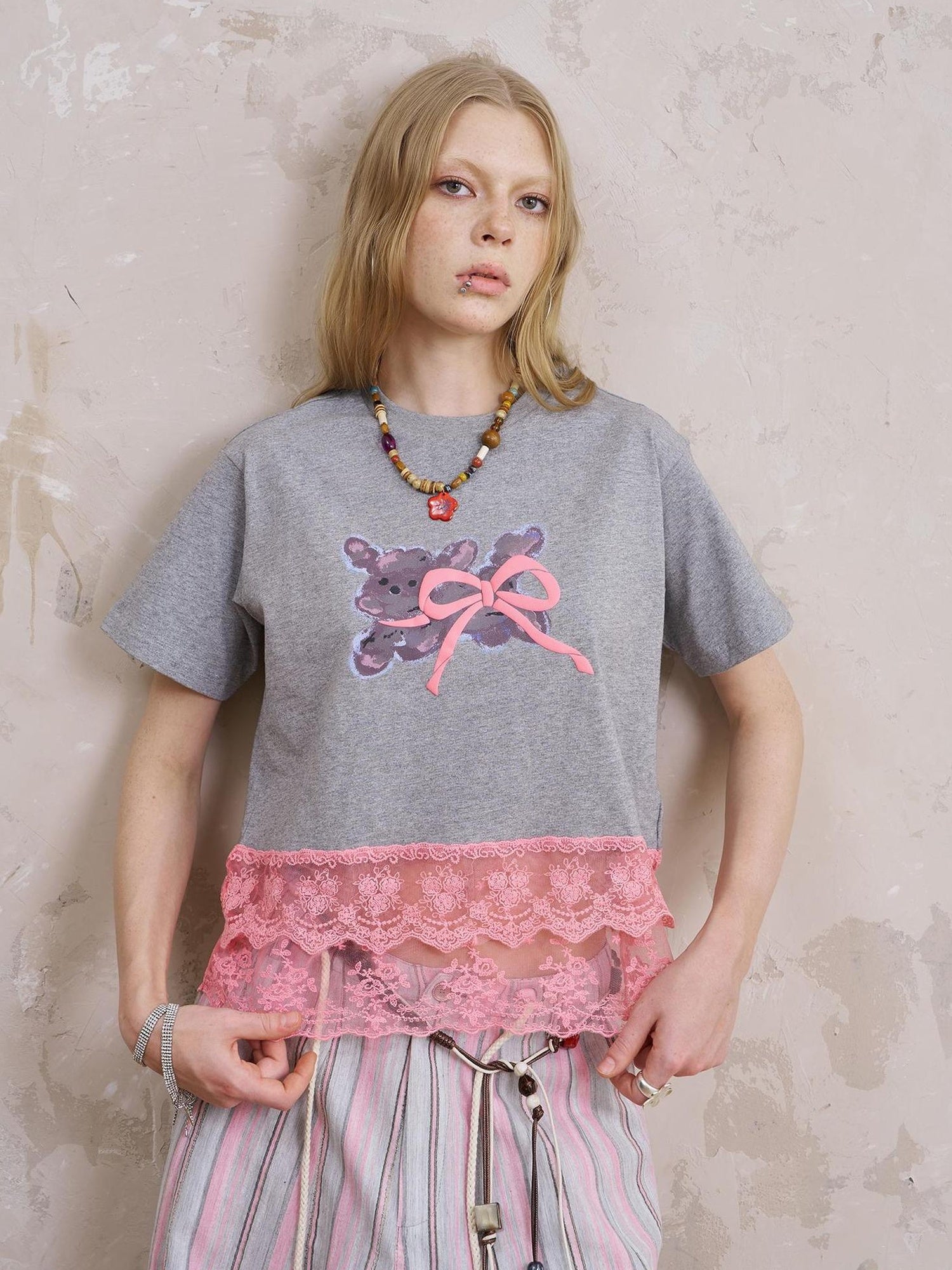 DIDDI MODA Running Dog Lace Trim Cotton Tee