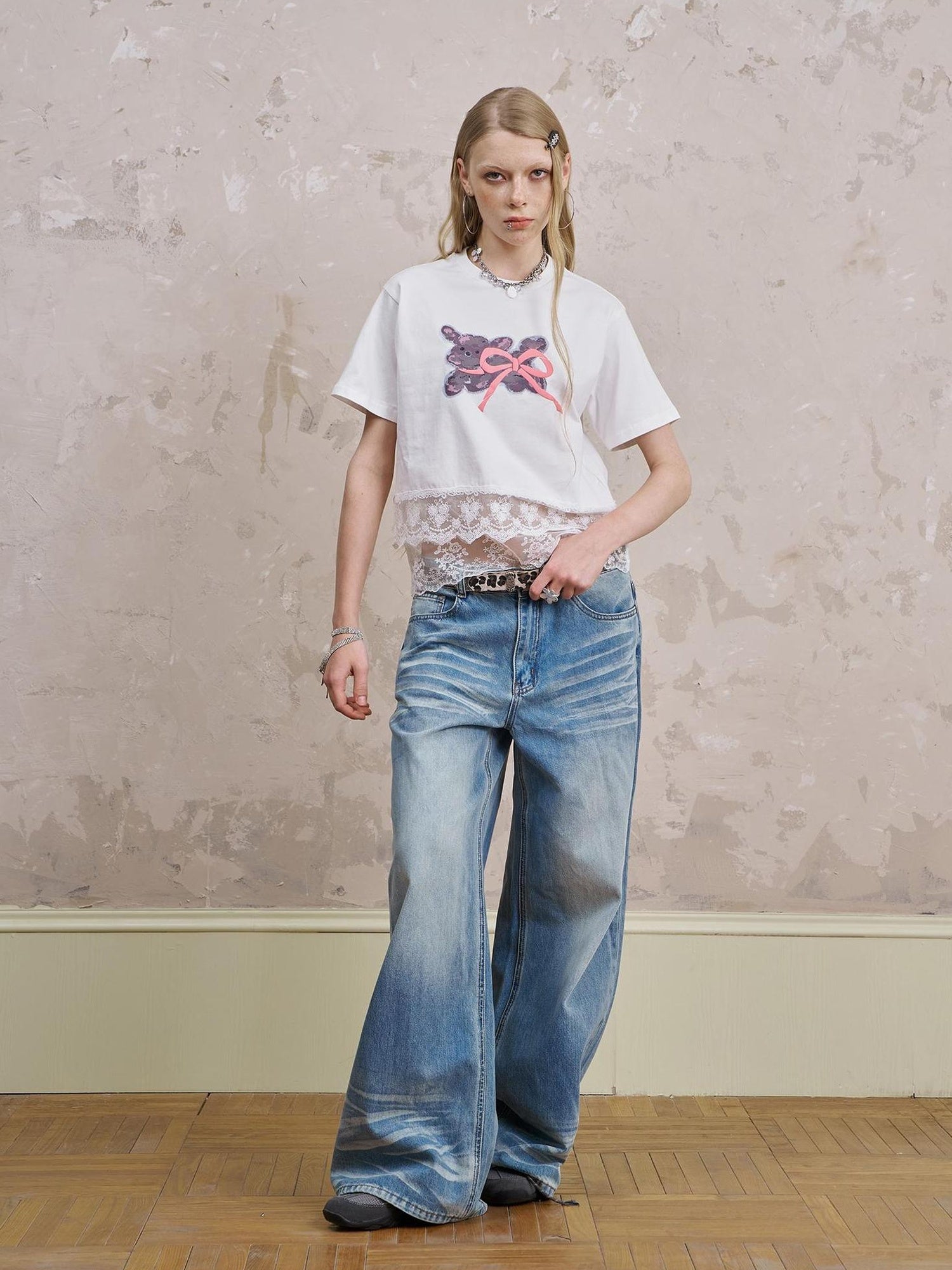 DIDDI MODA Running Dog Lace Trim Cotton Tee