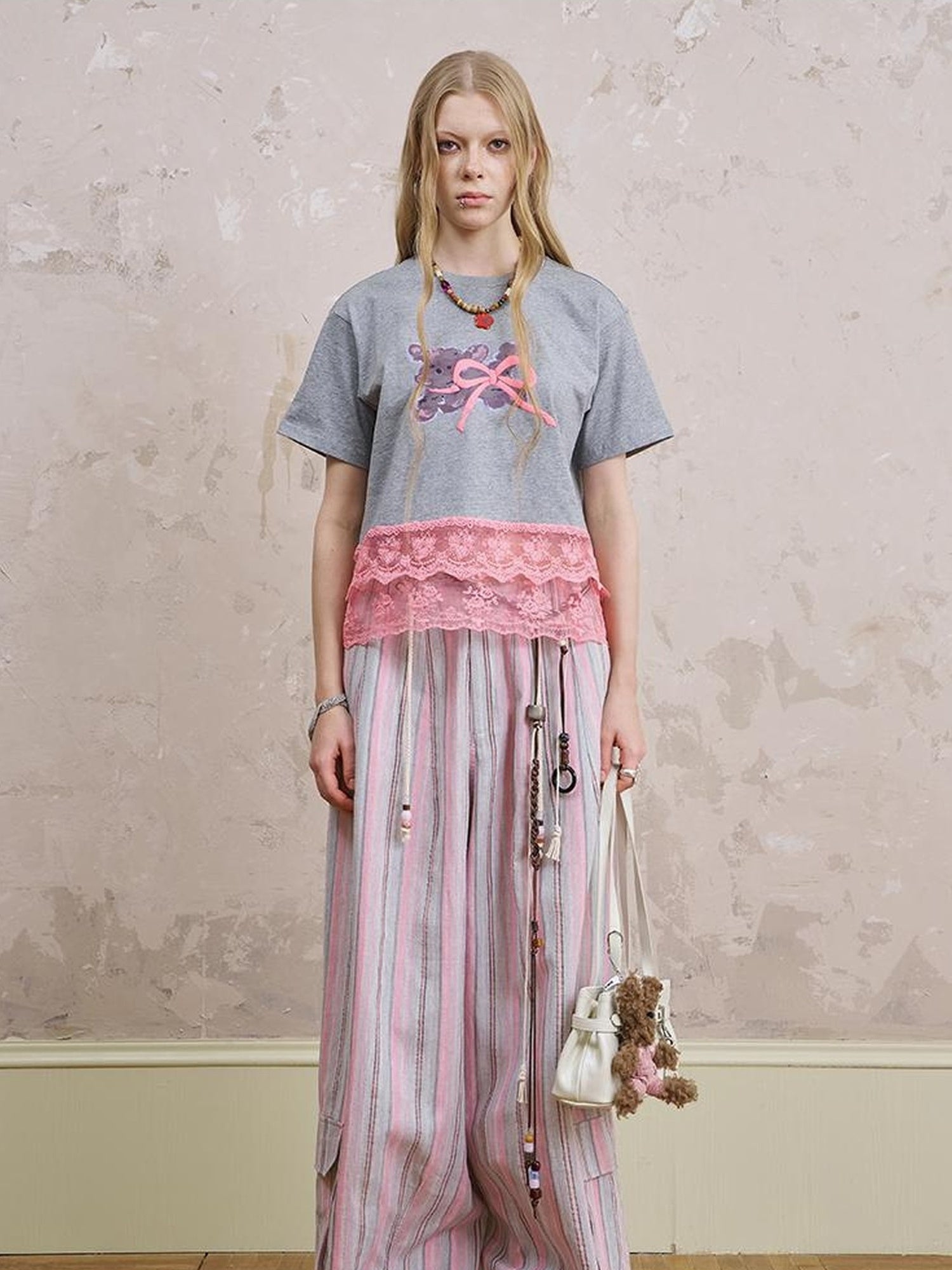 DIDDI MODA Running Dog Lace Trim Cotton Tee