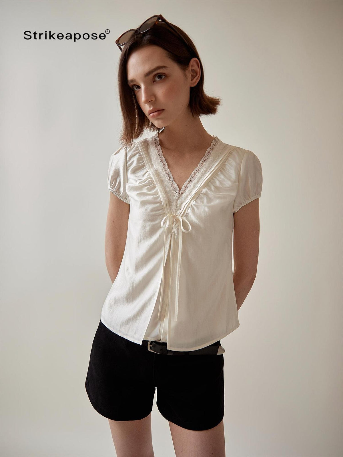 STRIKE A POSE Lace Trim V-neck Shirred Puff Sleeve Women&