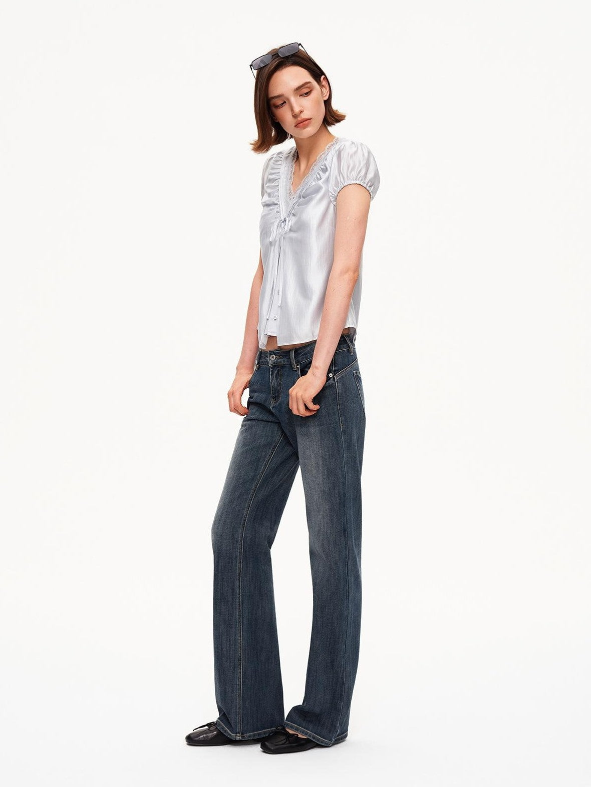 STRIKE A POSE Lace Trim V-neck Shirred Puff Sleeve Women&