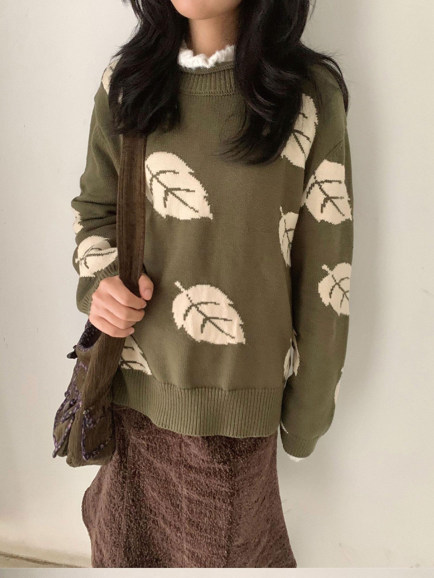 SicAstra Retro Leaf Jacquard Loose Round Neck Women&