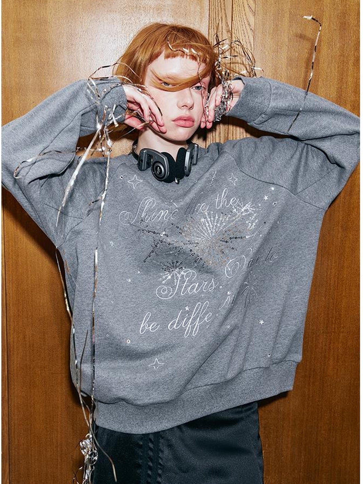DIDDI MODA Sparkling Firework Embroidered Crewneck Sweatshirt