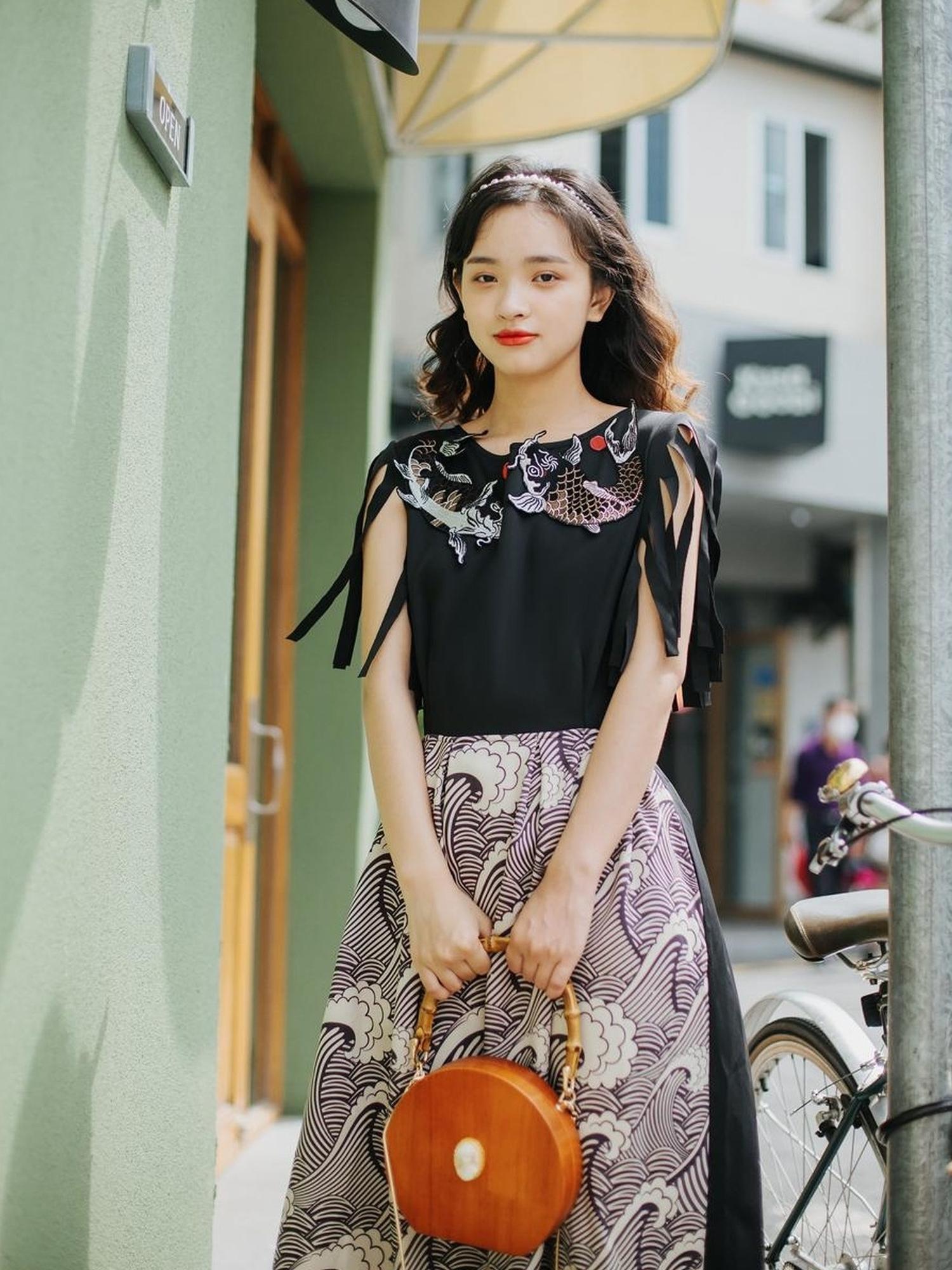 Sweet Mi Vintage Black Waist Fit Floral Embroidery Slim Dress