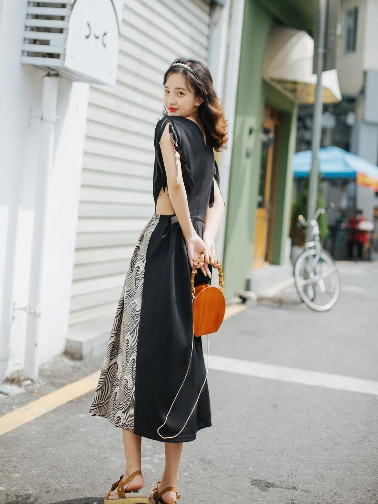 Sweet Mi Vintage Black Waist Fit Floral Embroidery Slim Dress