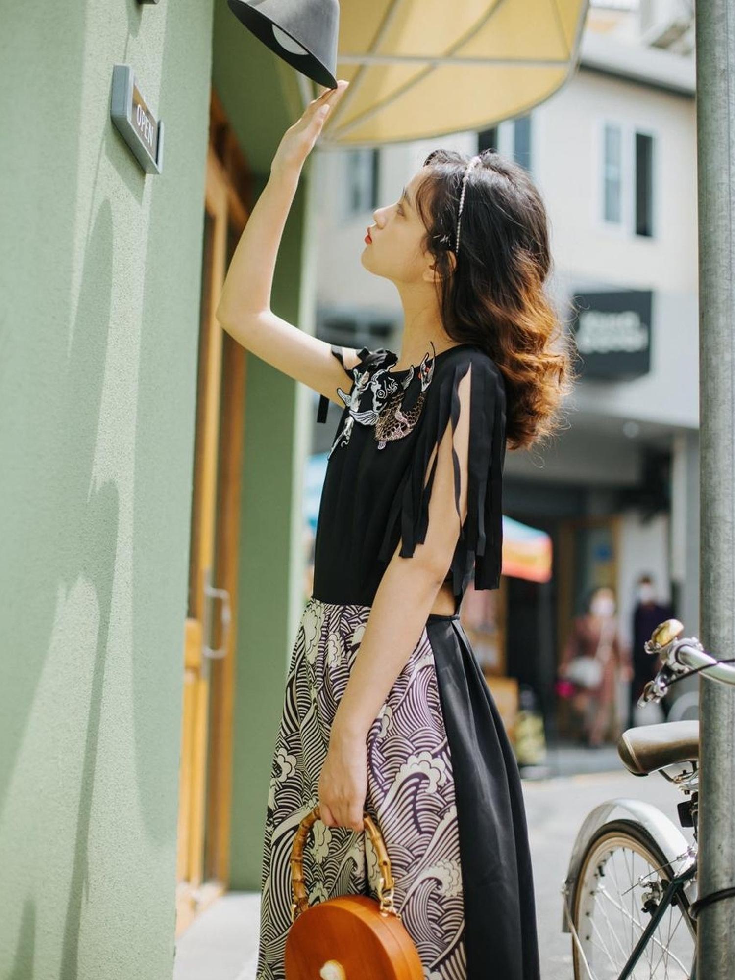 Sweet Mi Vintage Black Waist Fit Floral Embroidery Slim Dress