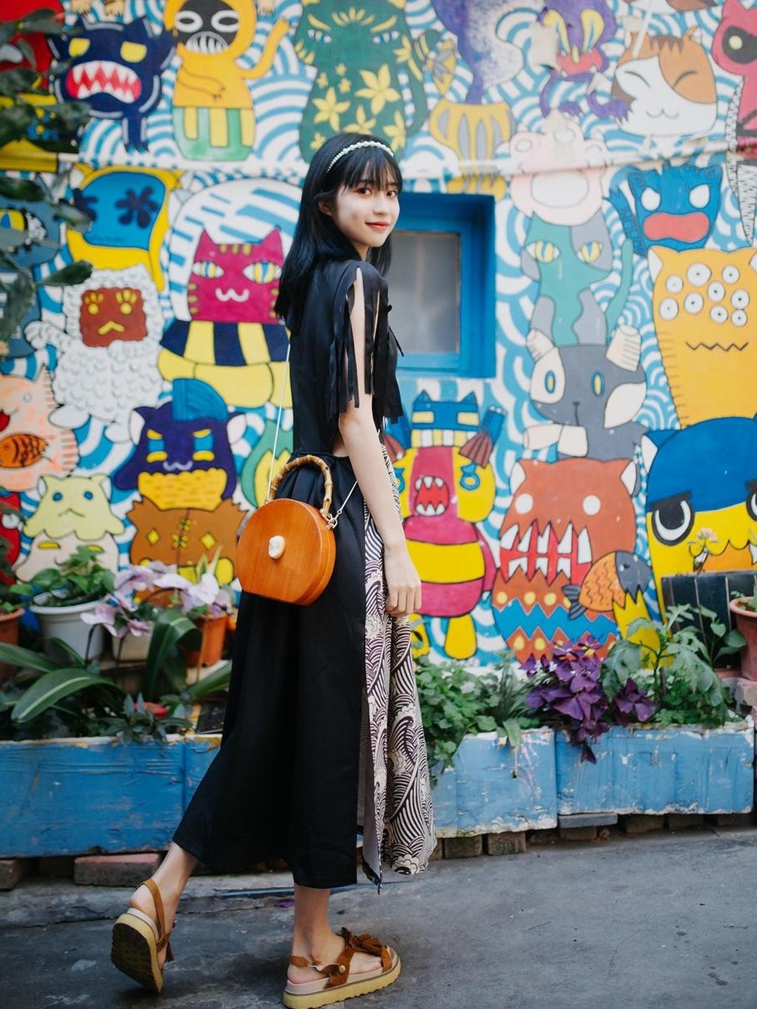 Sweet Mi Vintage Black Waist Fit Floral Embroidery Slim Dress