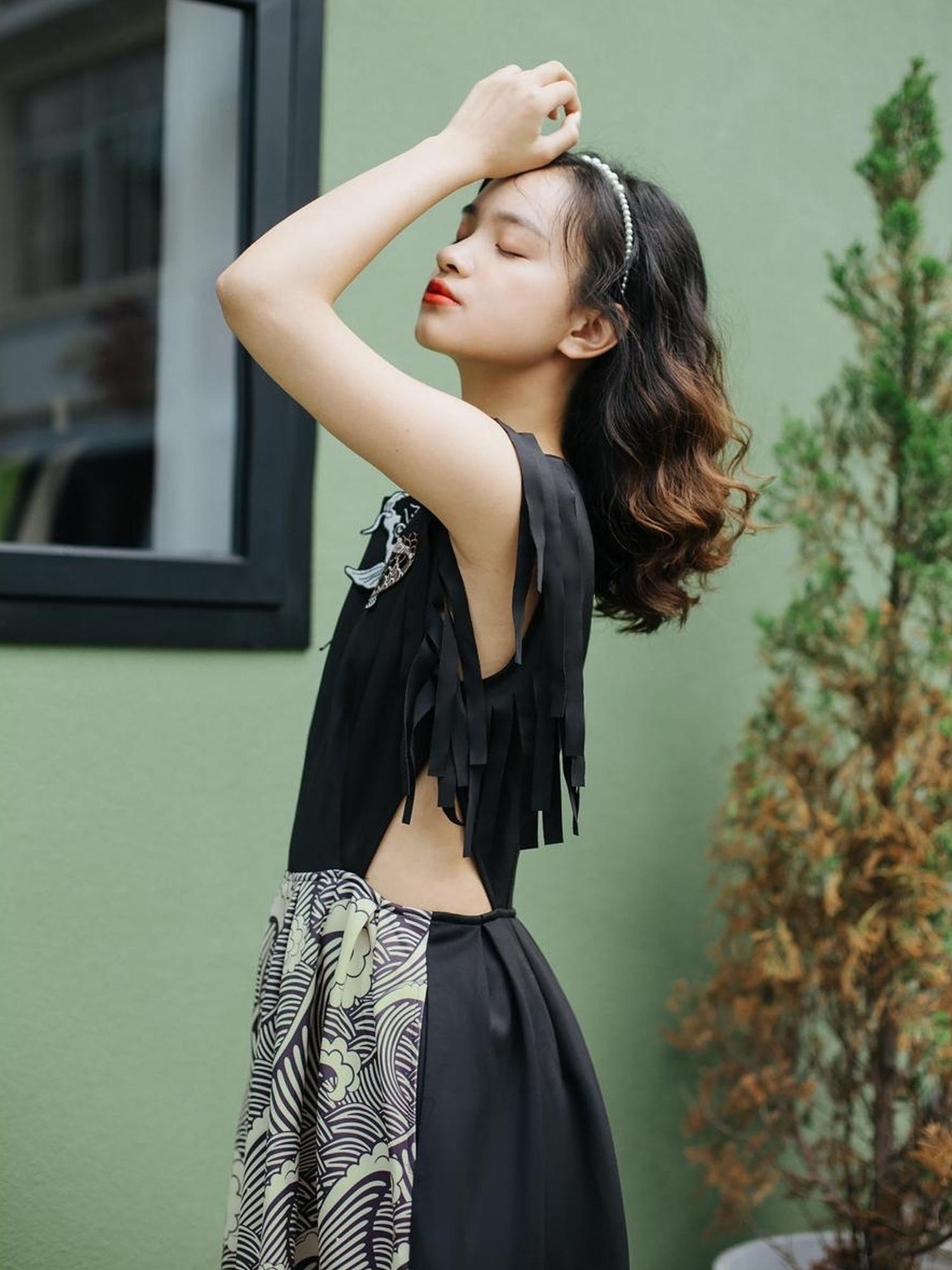Sweet Mi Vintage Black Waist Fit Floral Embroidery Slim Dress