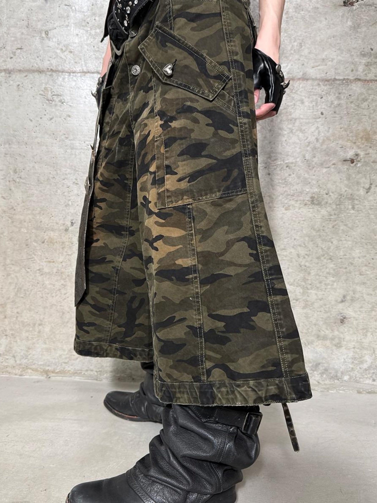 DoublePunch Vintage Camo Cargo Capri Pants Low Rise Distressed Wide Leg Trousers